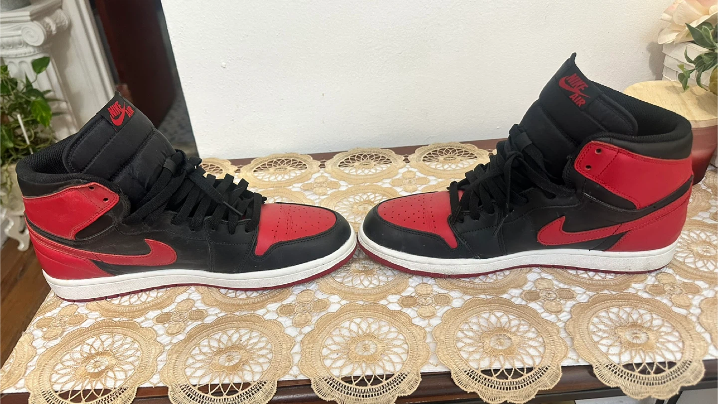 Nike Air Jordan 1 Retro High OG Bred - photo 2
