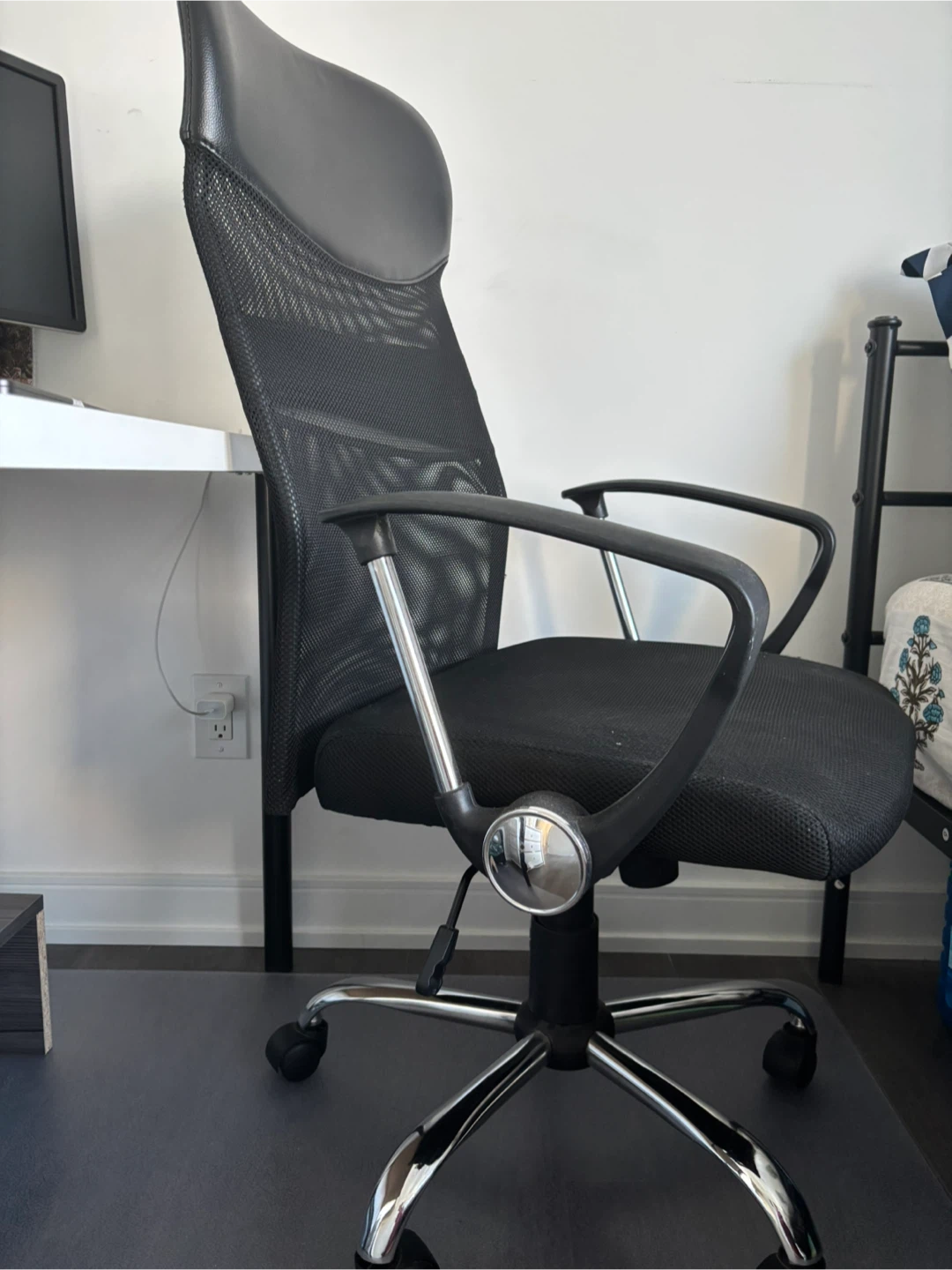 Office Chair and Table for sale - photo 2