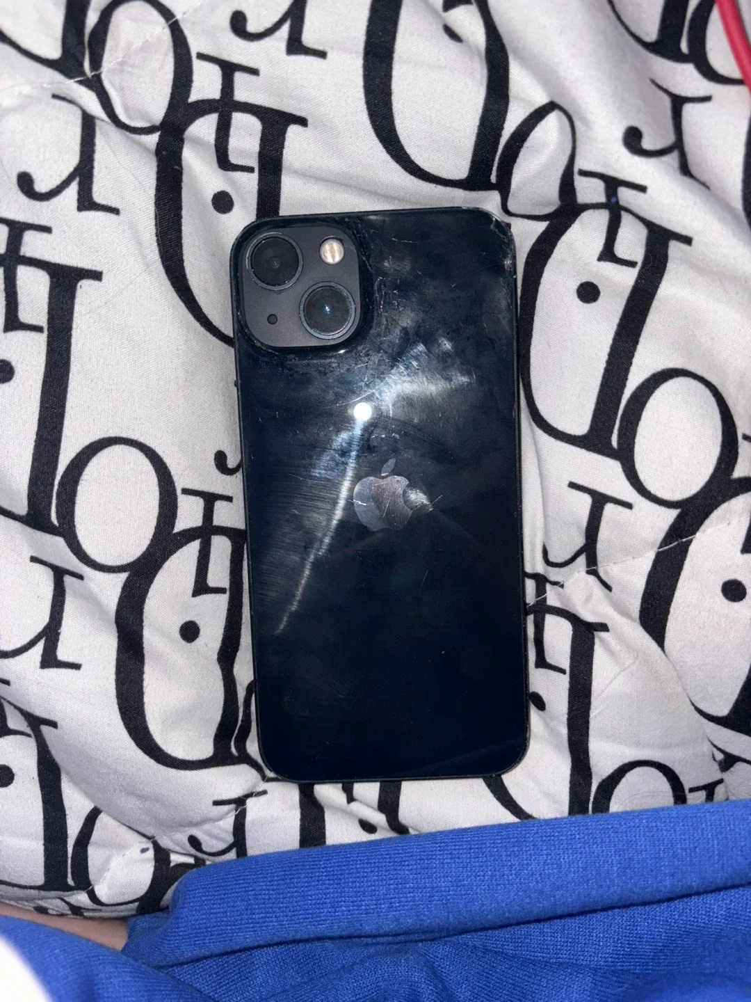 Apple iPhone 13 - Black image indicator(2)