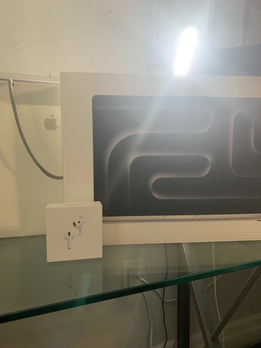 New Apple AirPods 4 with Active Noise Cancellation thumbnail