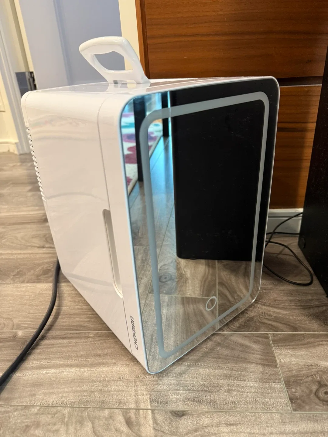 Chefman Mirrored Beauty Fridge - White image indicator(4)