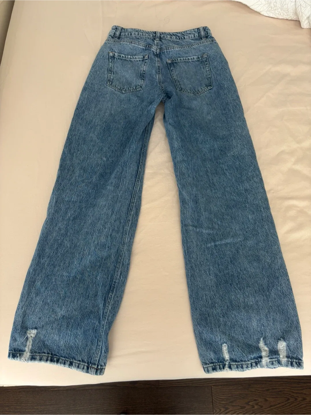 Garage baggy ripped jeans image indicator(3)