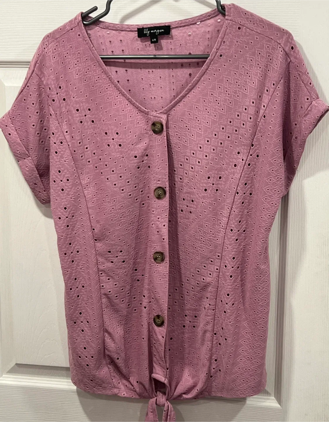 Women’s Tops thumbnail