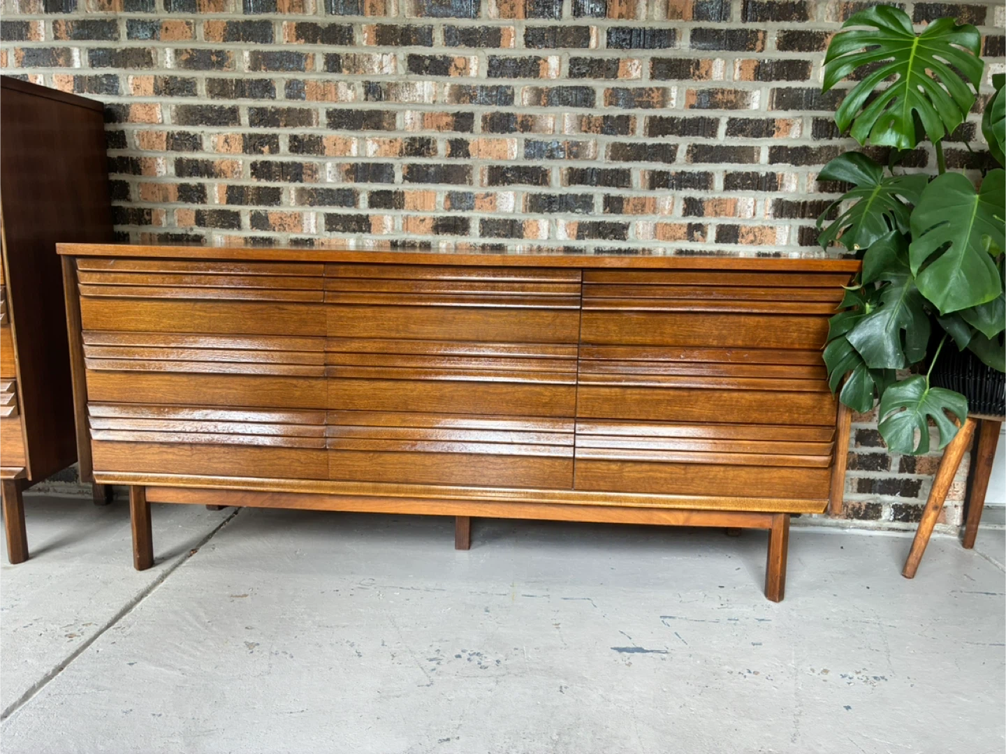 MCM dresser
