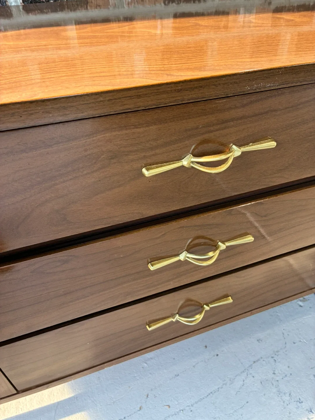Mid-Century Modern Dresser & free Nightstand Set image indicator(5)