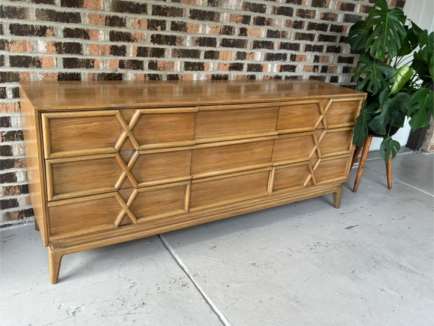 American of Martinsville Dresser image indicator(8)