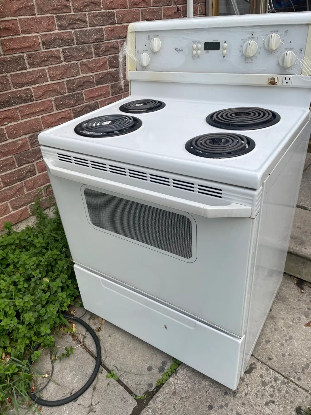 Whirlpool White Electric Stove