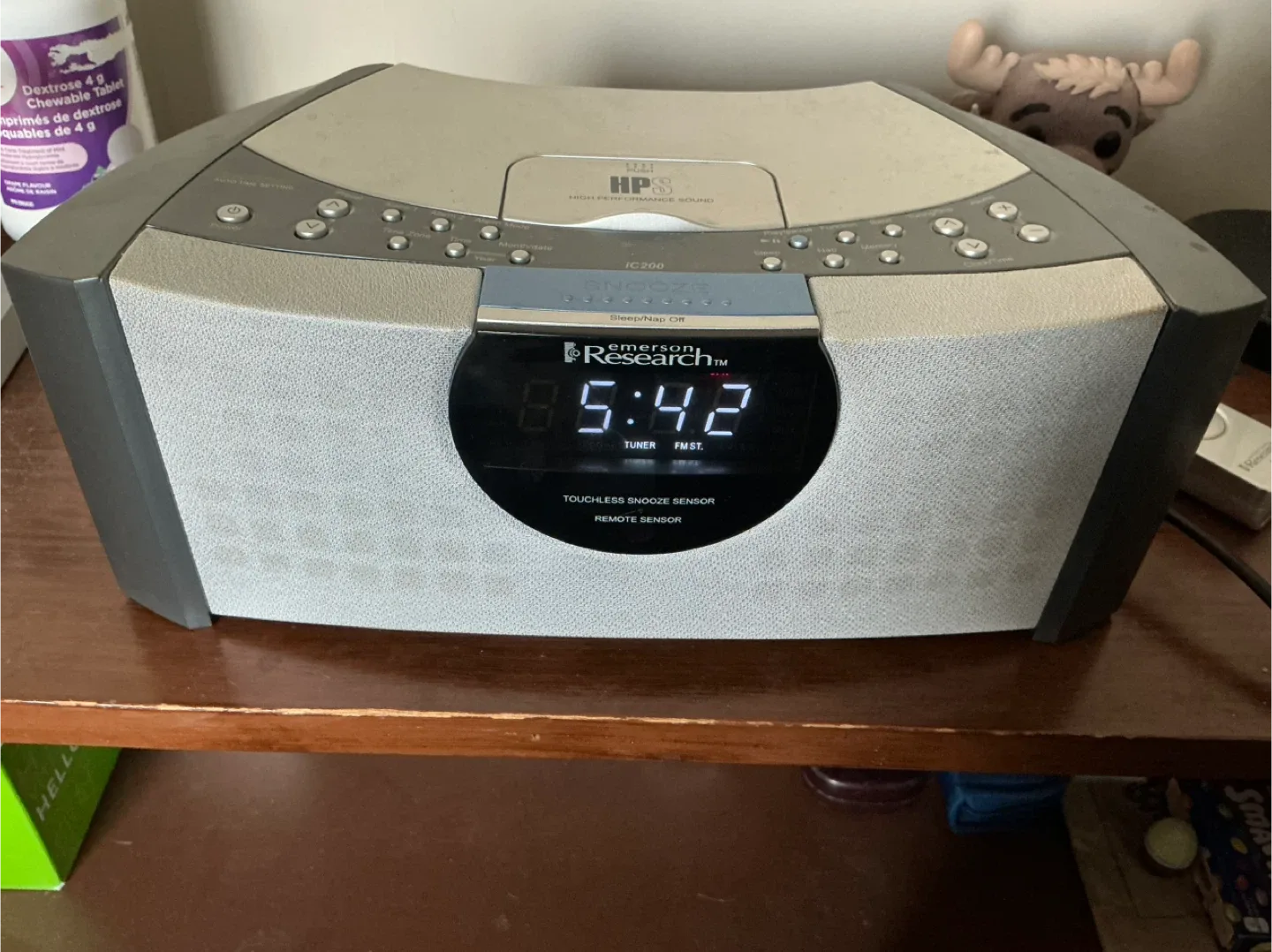 Emerson Research IC200 SmartSet Alarm Clock Radio thumbnail
