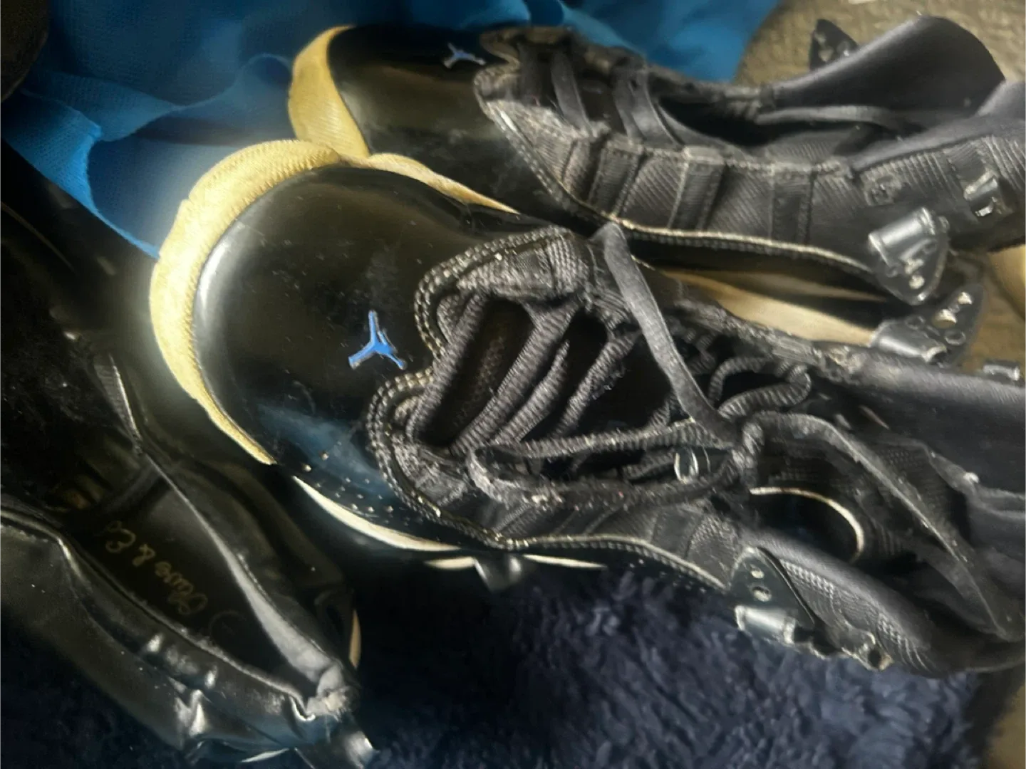 Mixed lot shoes image indicator(2)