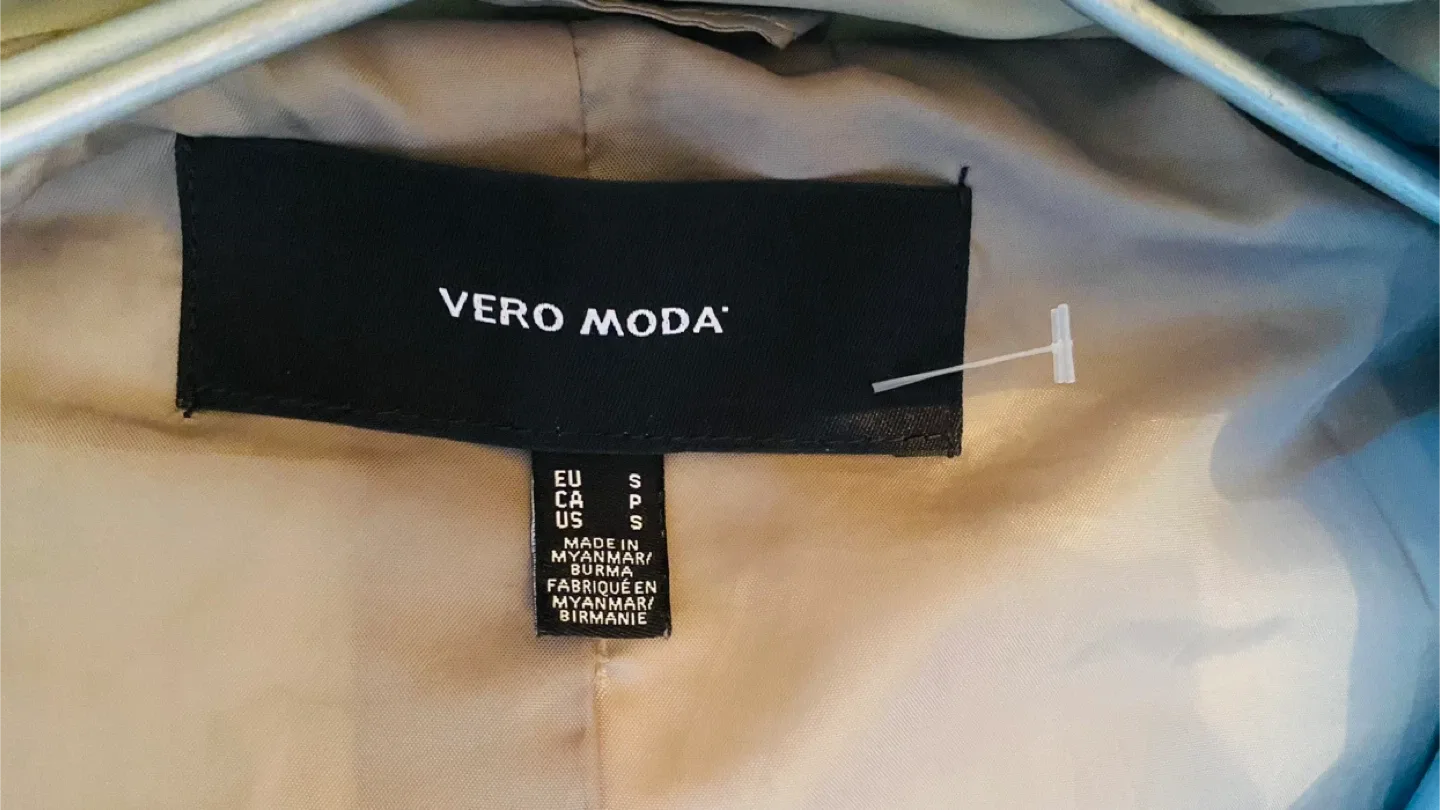 Vero Moda Puffer Jacket - Size S image indicator(4)