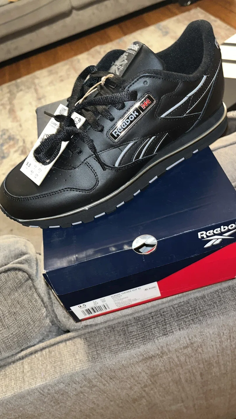 Reebok Classic Leather Clip Y2 Black, Size 9.5 thumbnail