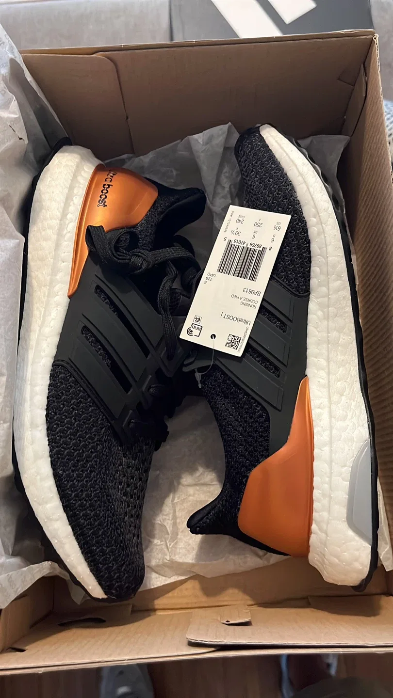 Adidas UltraBoost J Running Shoes Size 6 thumbnail