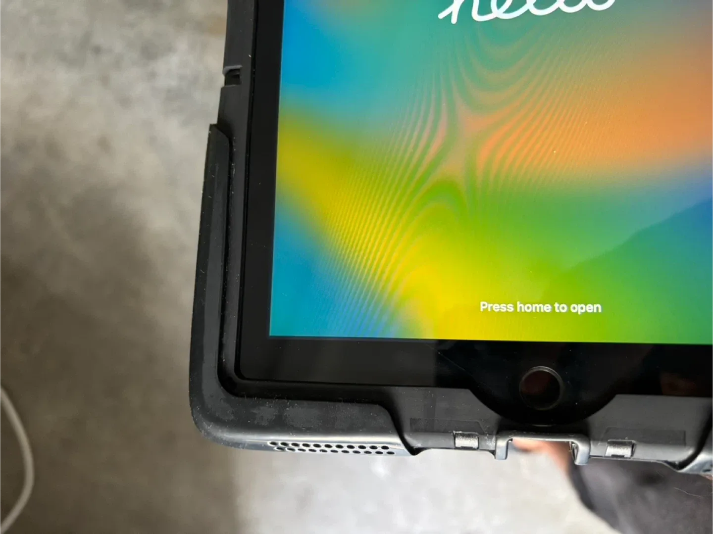 iPad in Black Case image indicator(2)