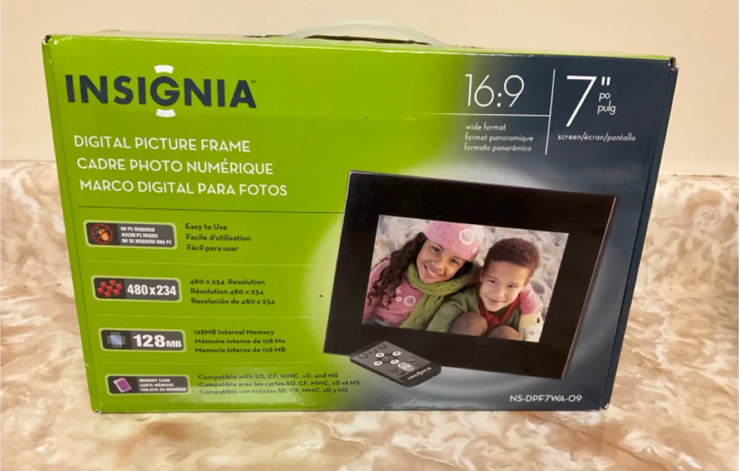 Insignia 7" Digital Picture Frame 🥕 thumbnail