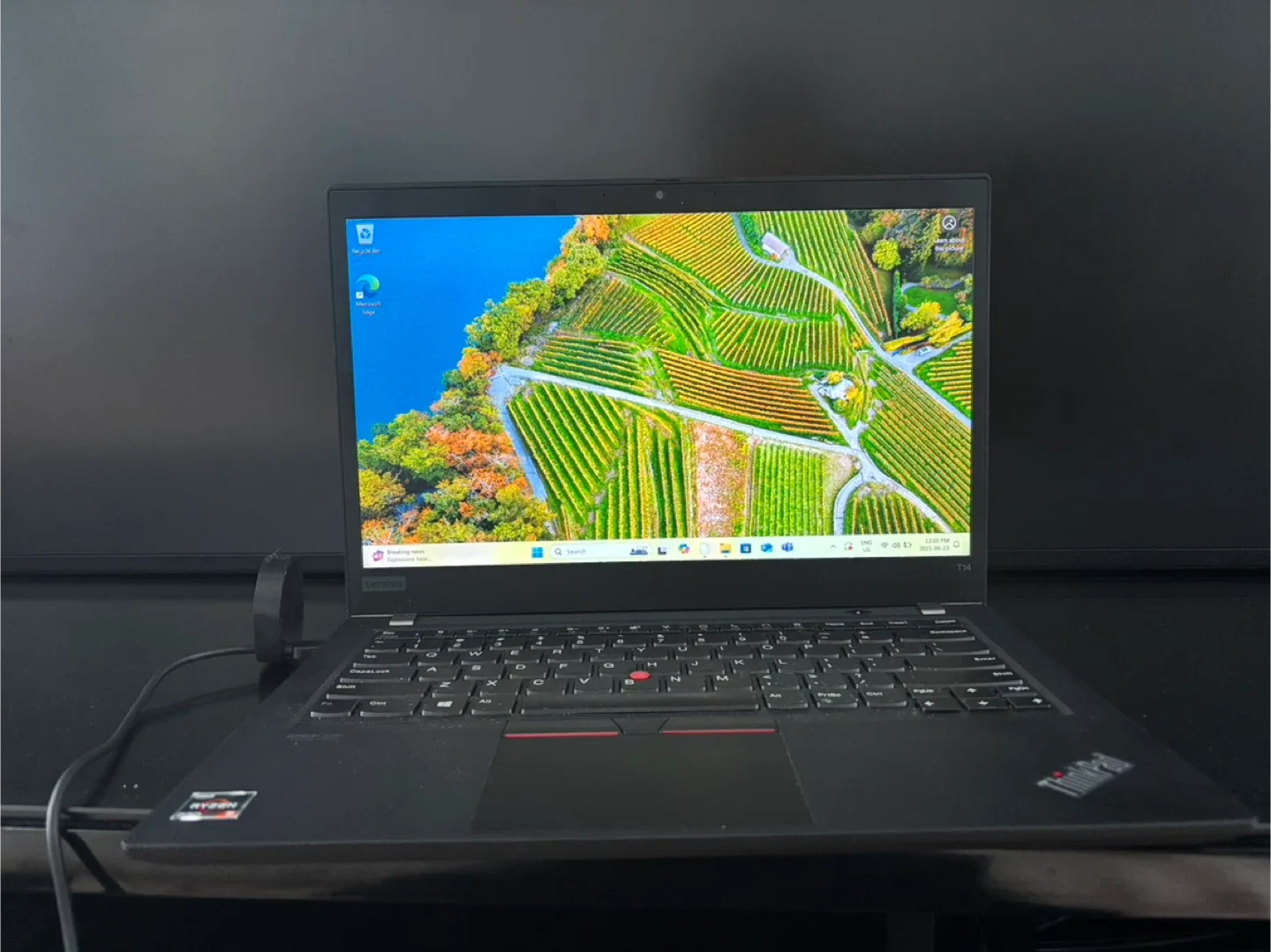 Lenovo ThinkPad T14 Laptop image indicator(3)