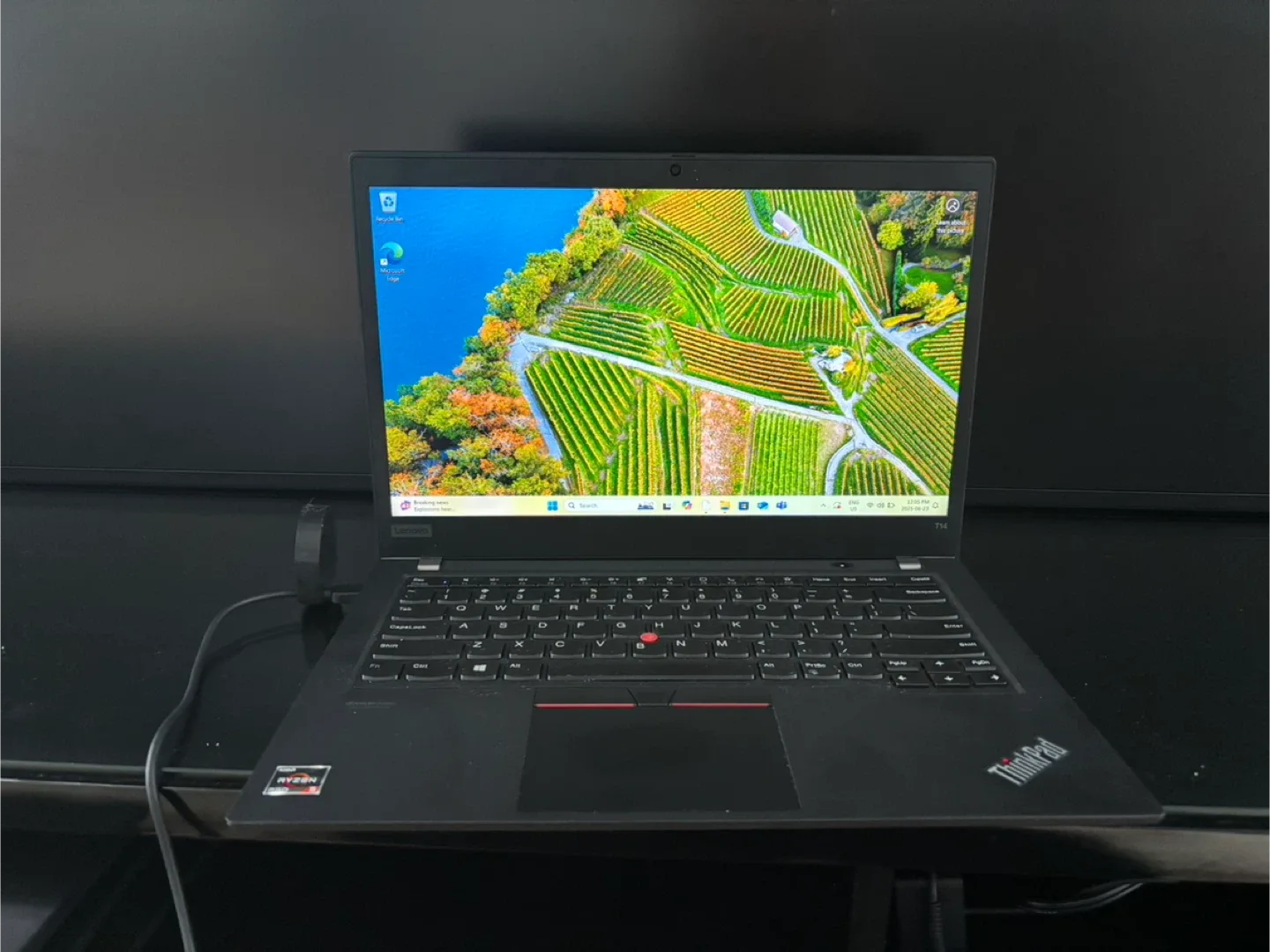 Lenovo ThinkPad T14 Laptop image indicator(2)