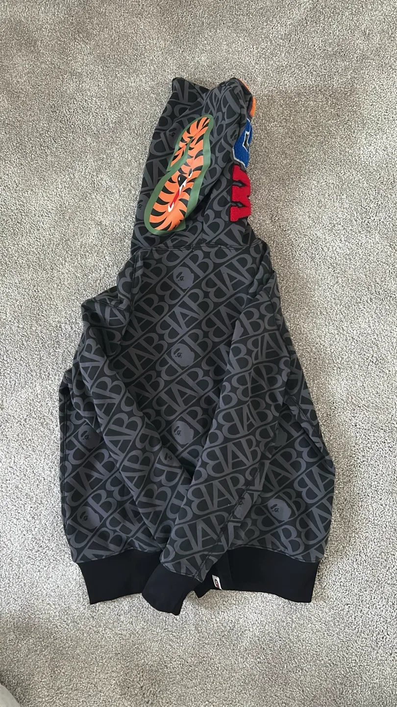 Rare BAPE Allover Print Hoodie - Size M image indicator(2)