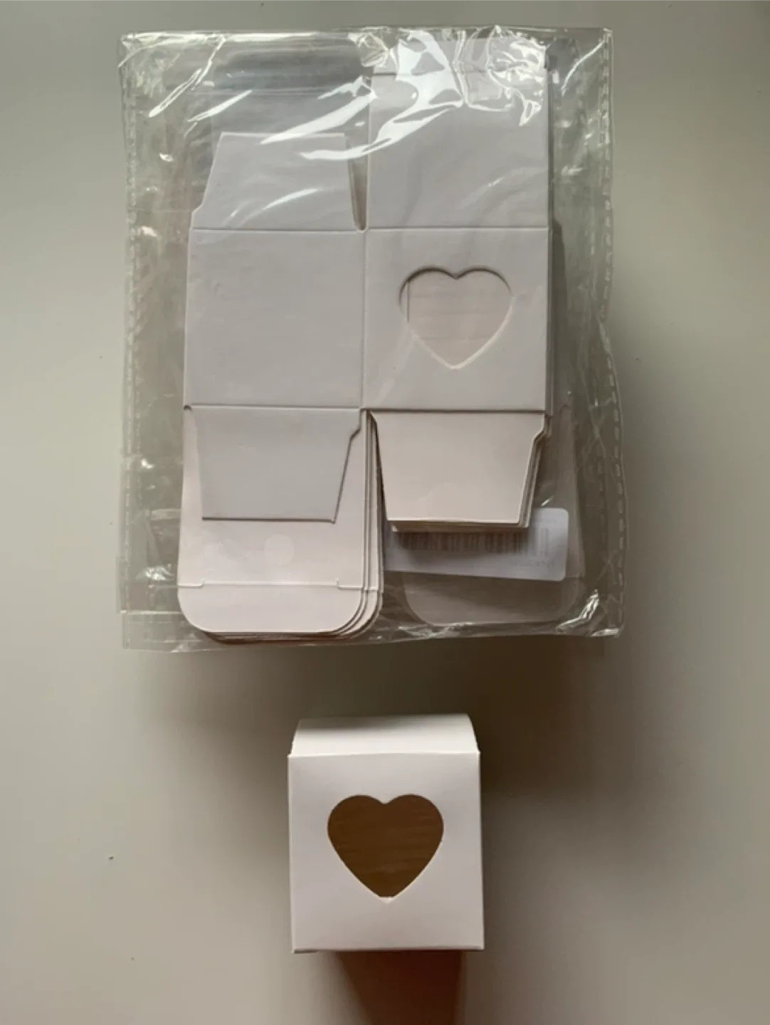 🤍60 White Favour Boxes with Heart Cutout thumbnail