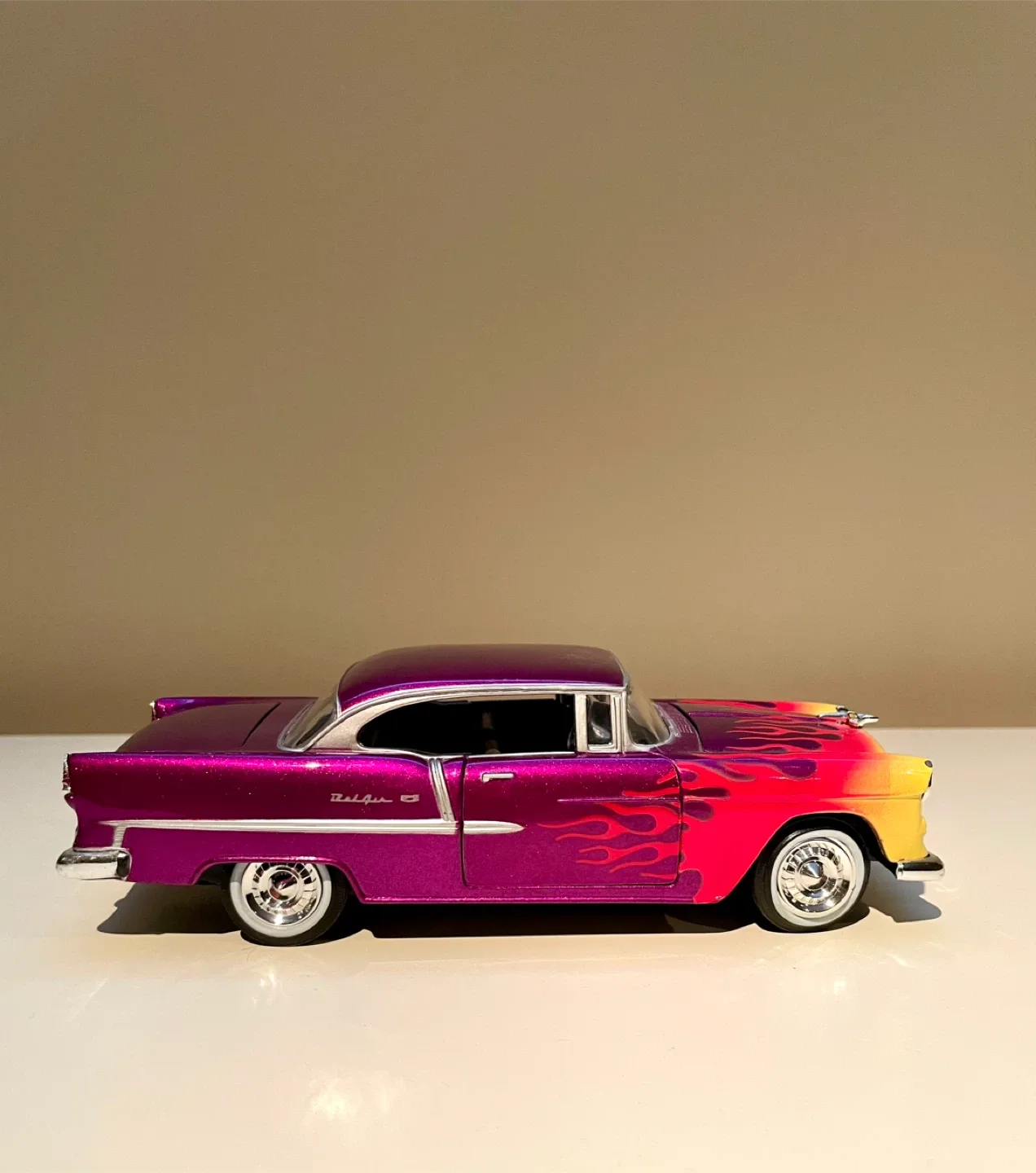Vintage Chevrolet Bel Air 1955 Street Rod Diecast Model Car 🎁 image indicator(2)