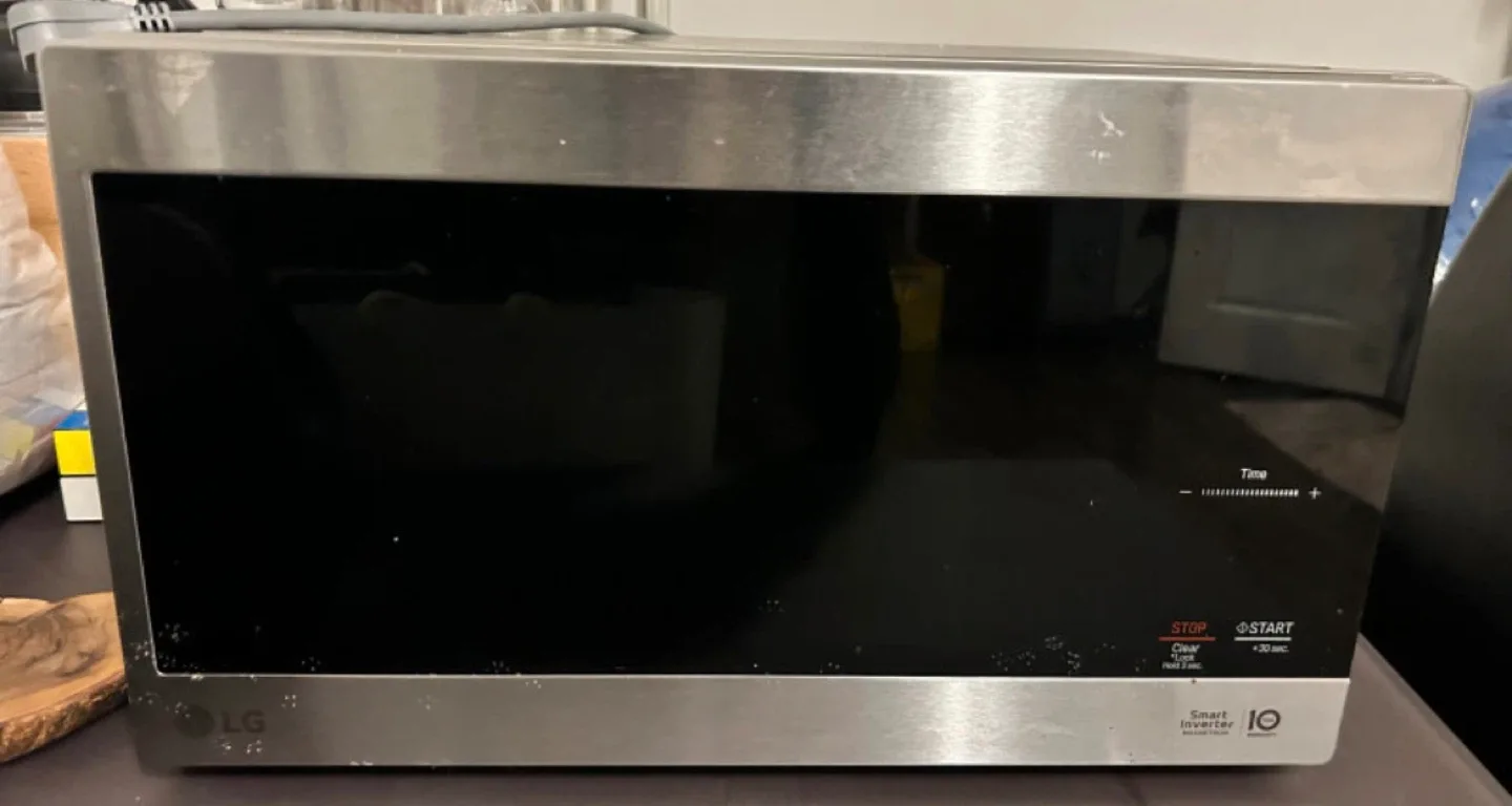 LG Microwave 0.9-cu ft Countertop thumbnail