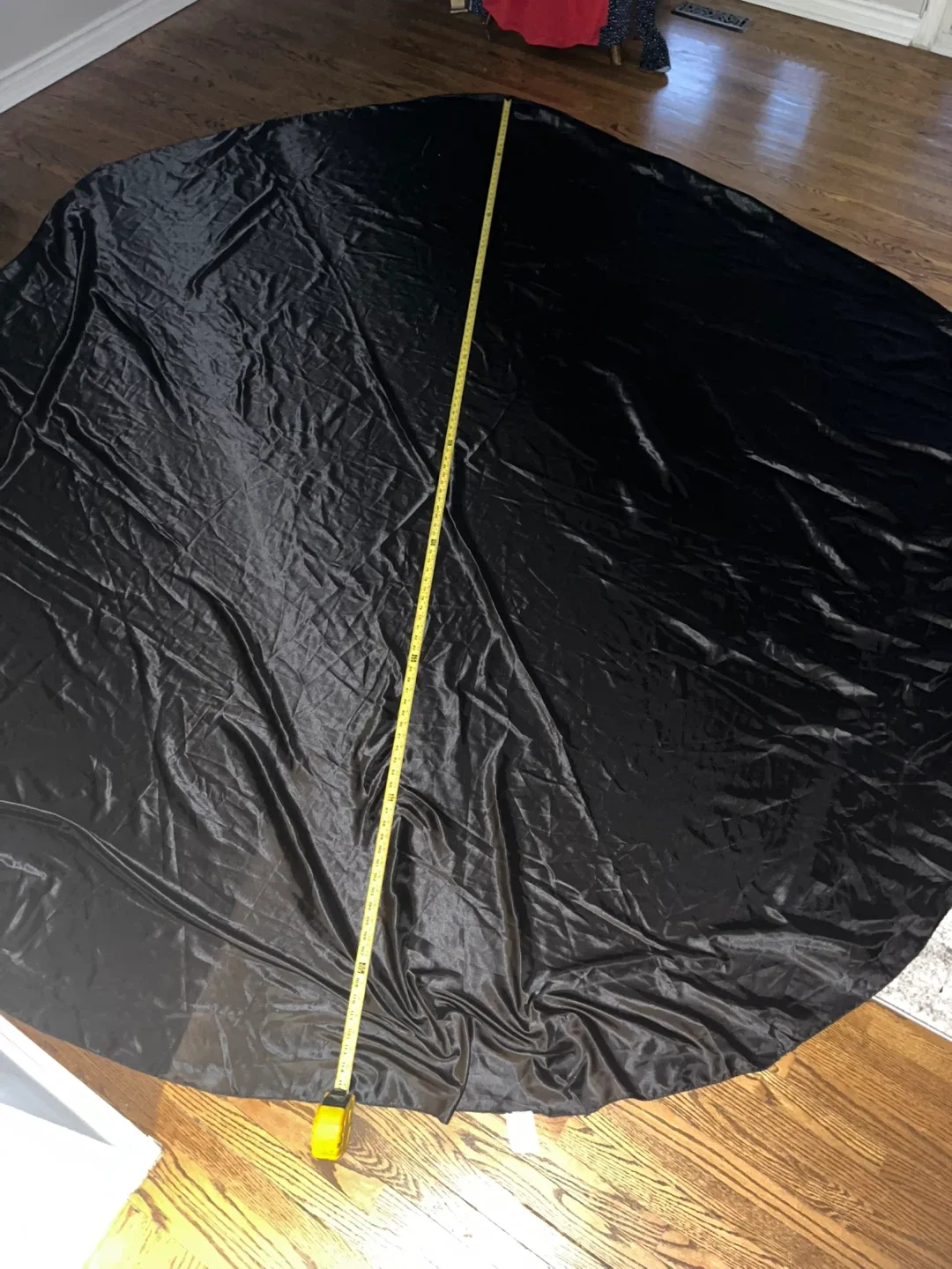 10 Satin Black Tablecloths - Round image indicator(3)
