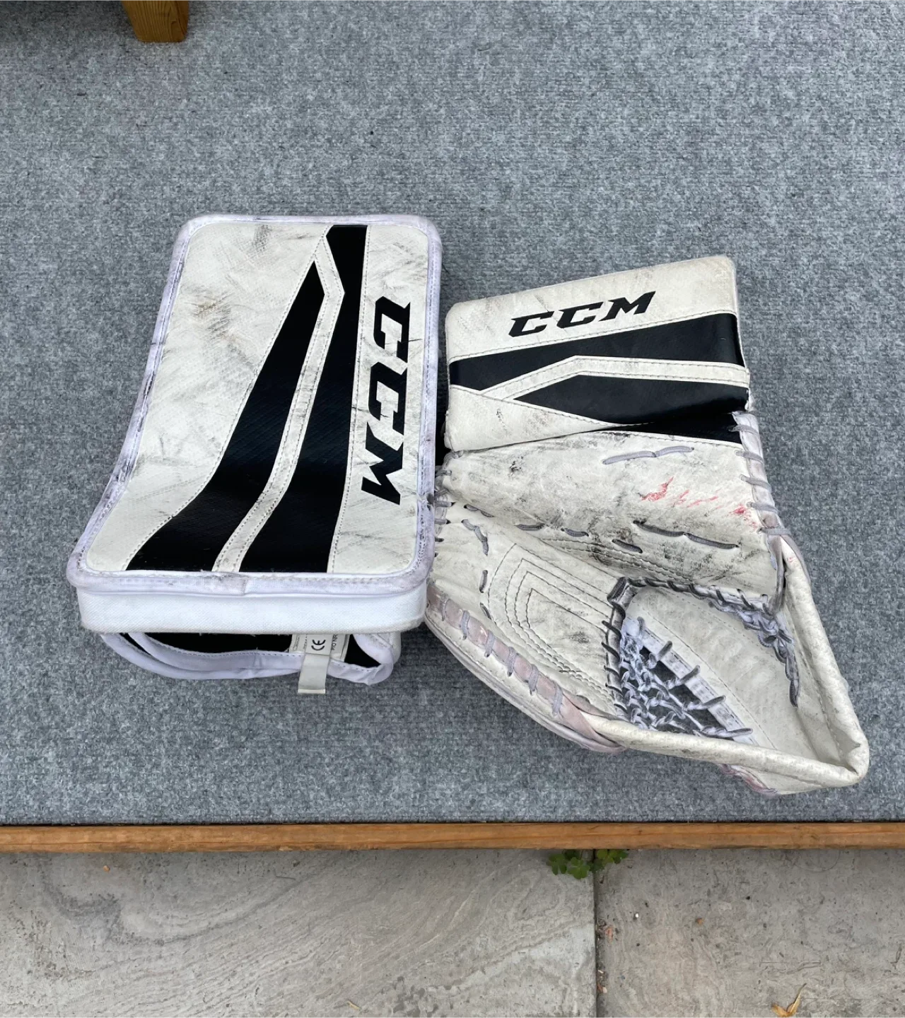 CCM Hockey Goalie Glove & Blocker Set image indicator(2)