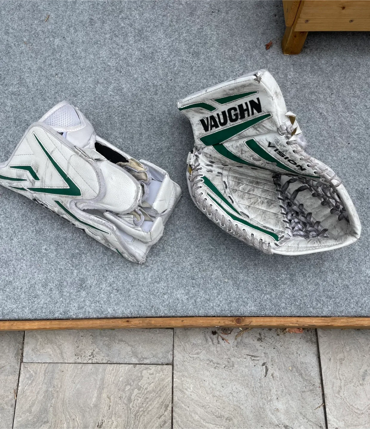 Vaughn Vision 9500 Goalie Glove & Blocker Set image indicator(2)