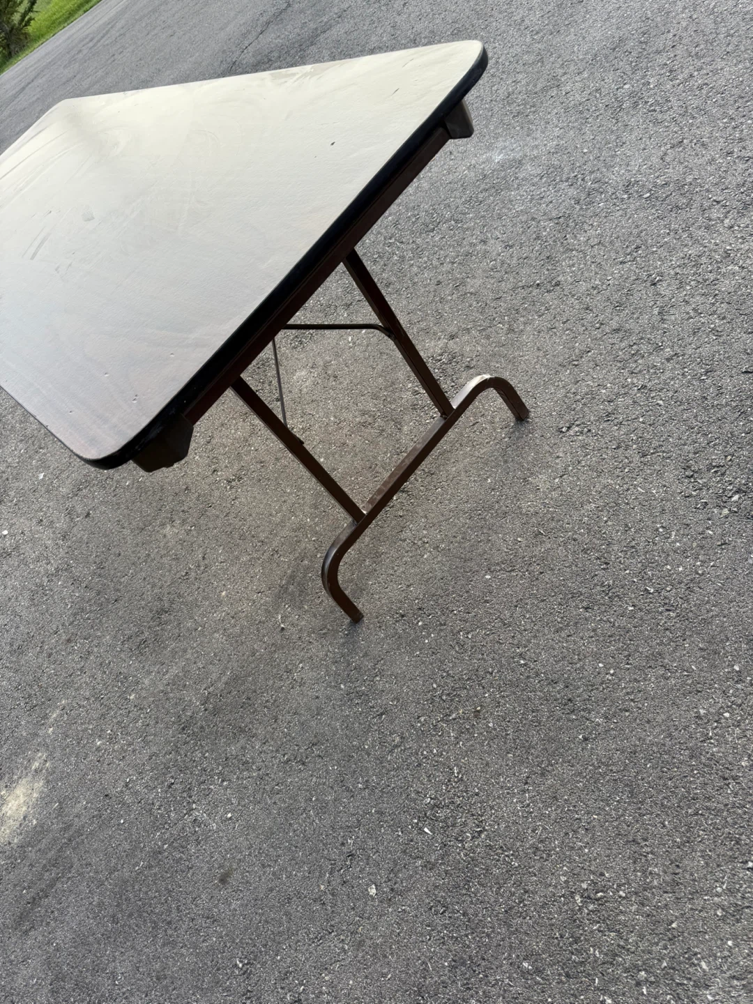 Table with folding metal legs. I have 6 of them. - photo 2