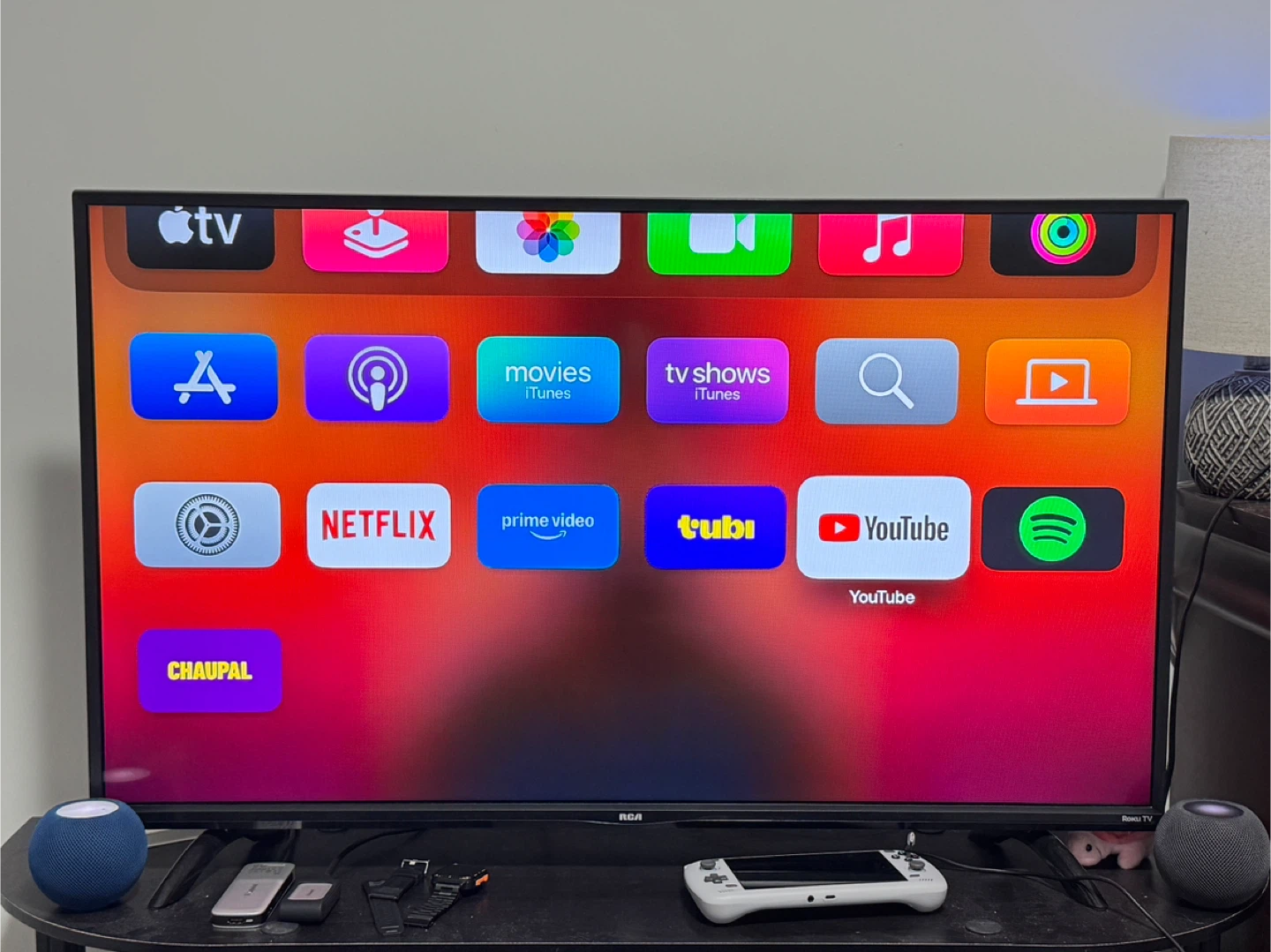 RCA-Roku Smart TV + TV Stand/Table - photo 3