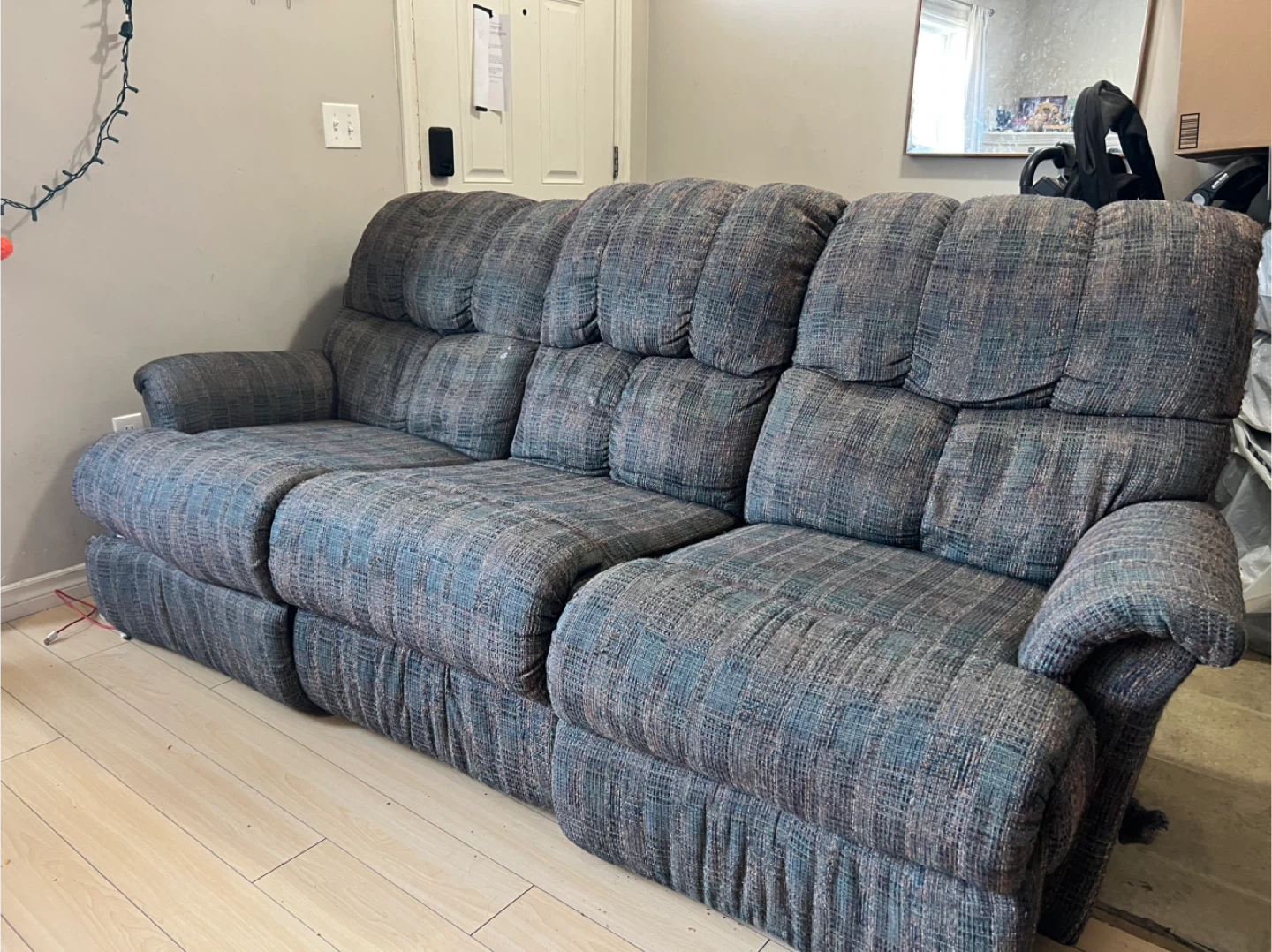 Comfortable 3-Seater reclining Sofa