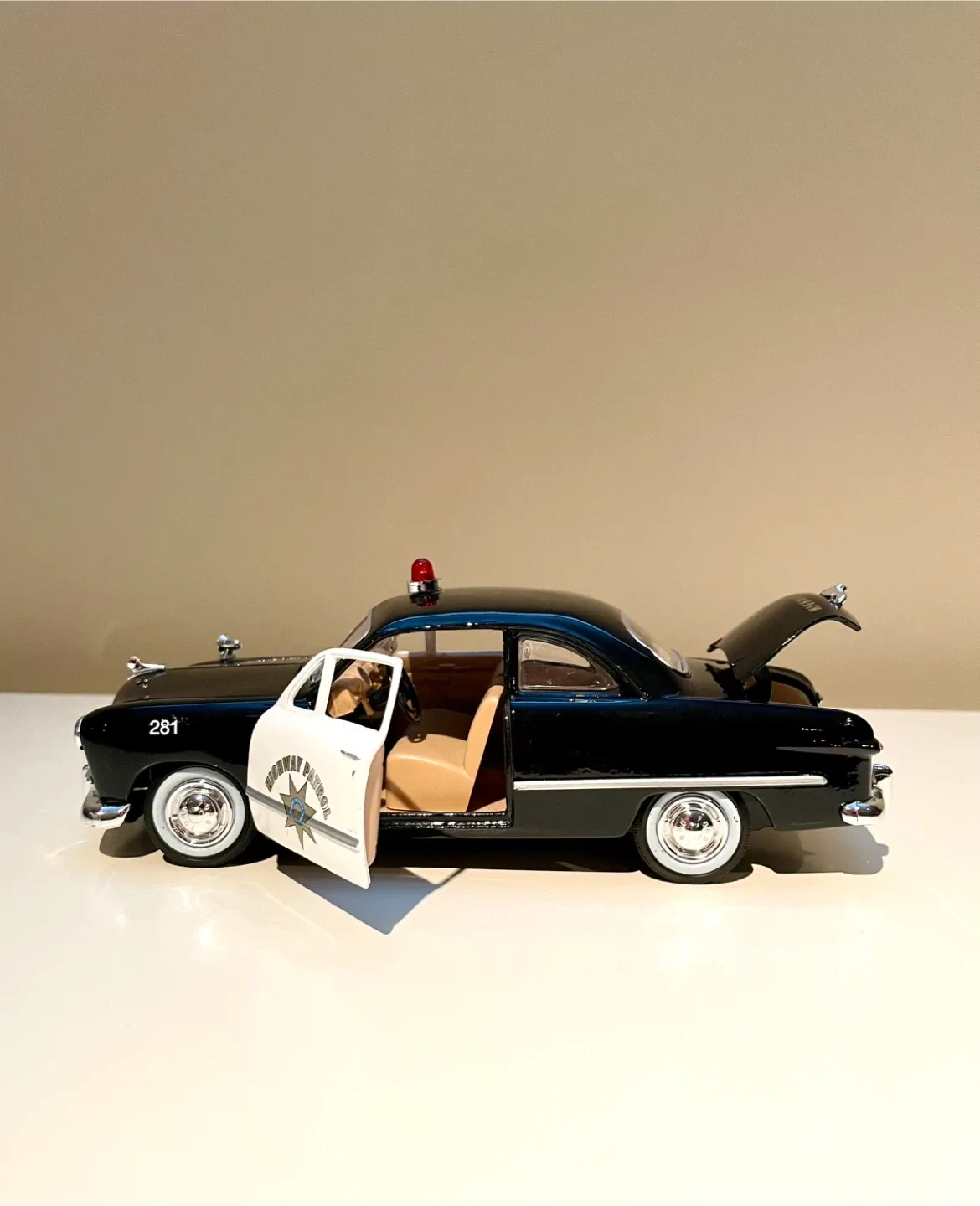 Diecast Car: Vintage 1949 Ford Coupe Highway Patrol 🎁 image indicator(4)