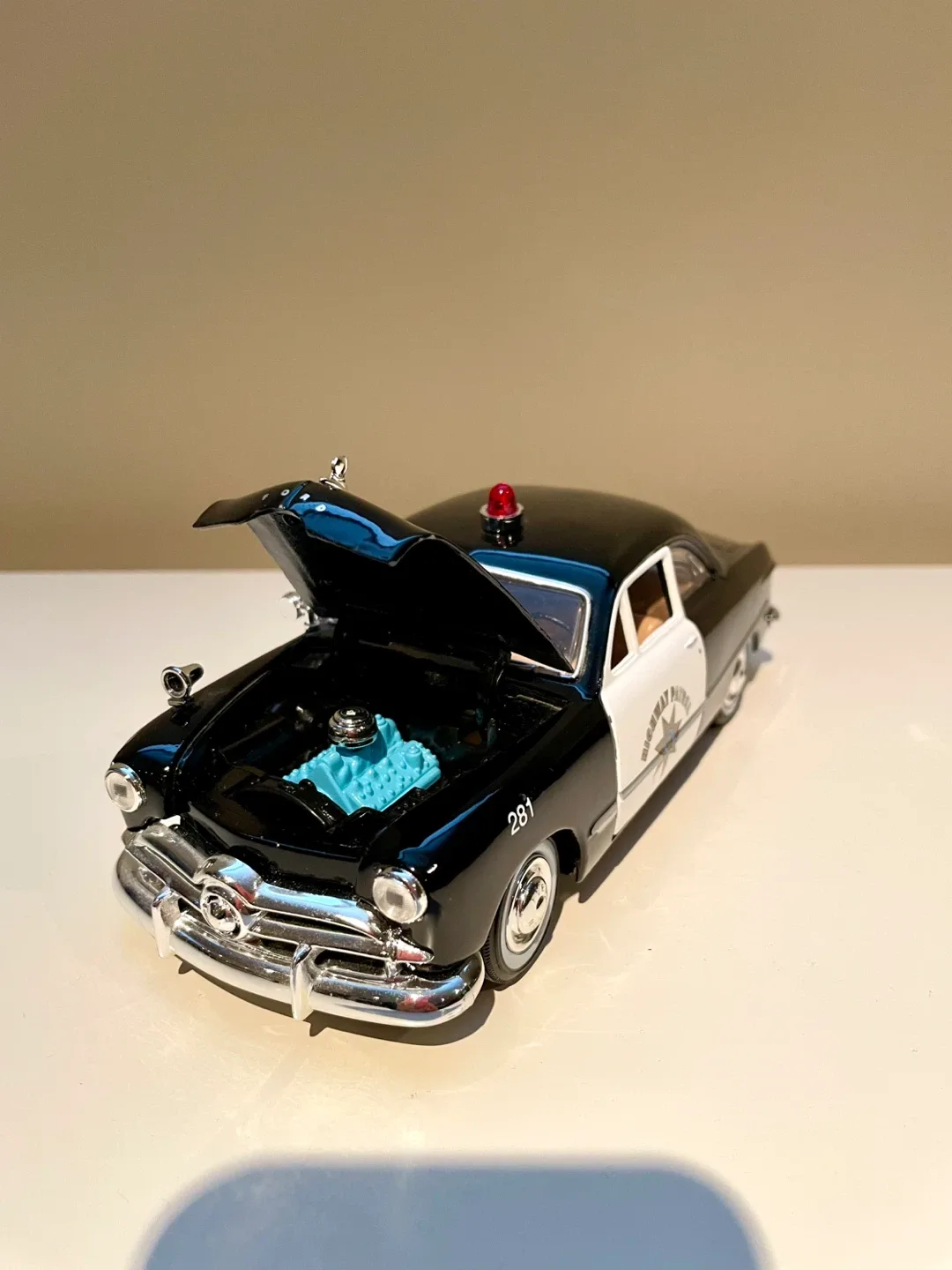 Diecast Car: Vintage 1949 Ford Coupe Highway Patrol 🎁 image indicator(9)