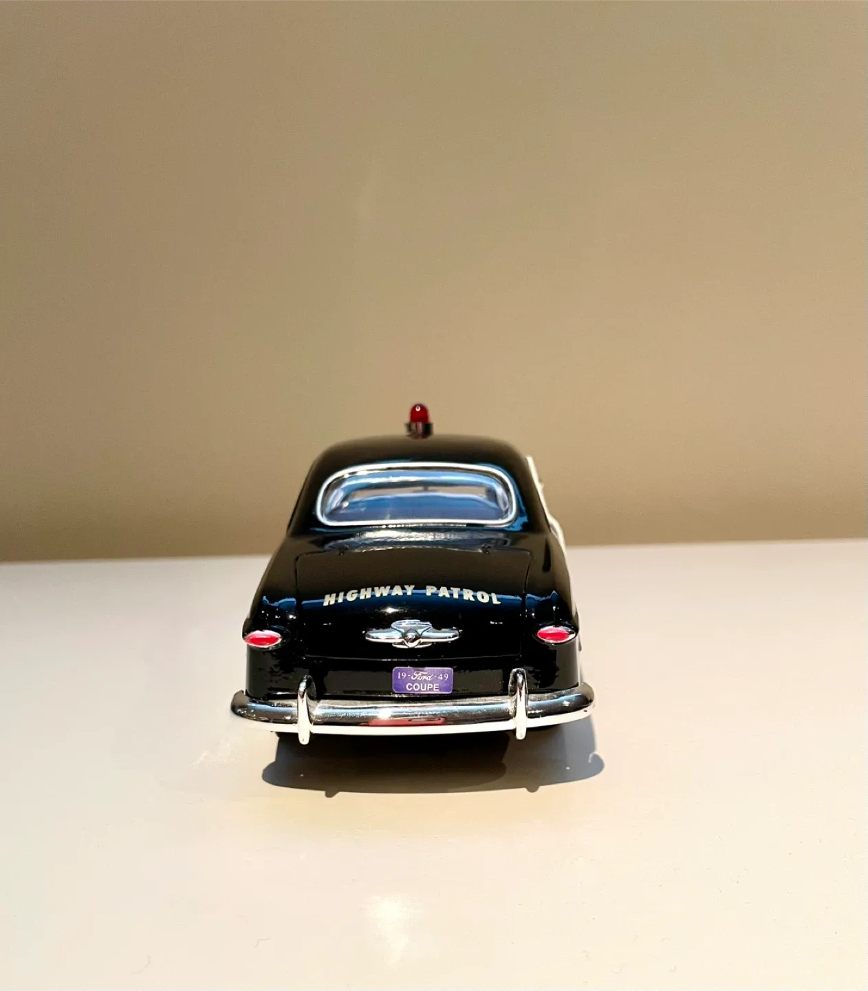 Diecast Car: Vintage 1949 Ford Coupe Highway Patrol 🎁 image indicator(7)