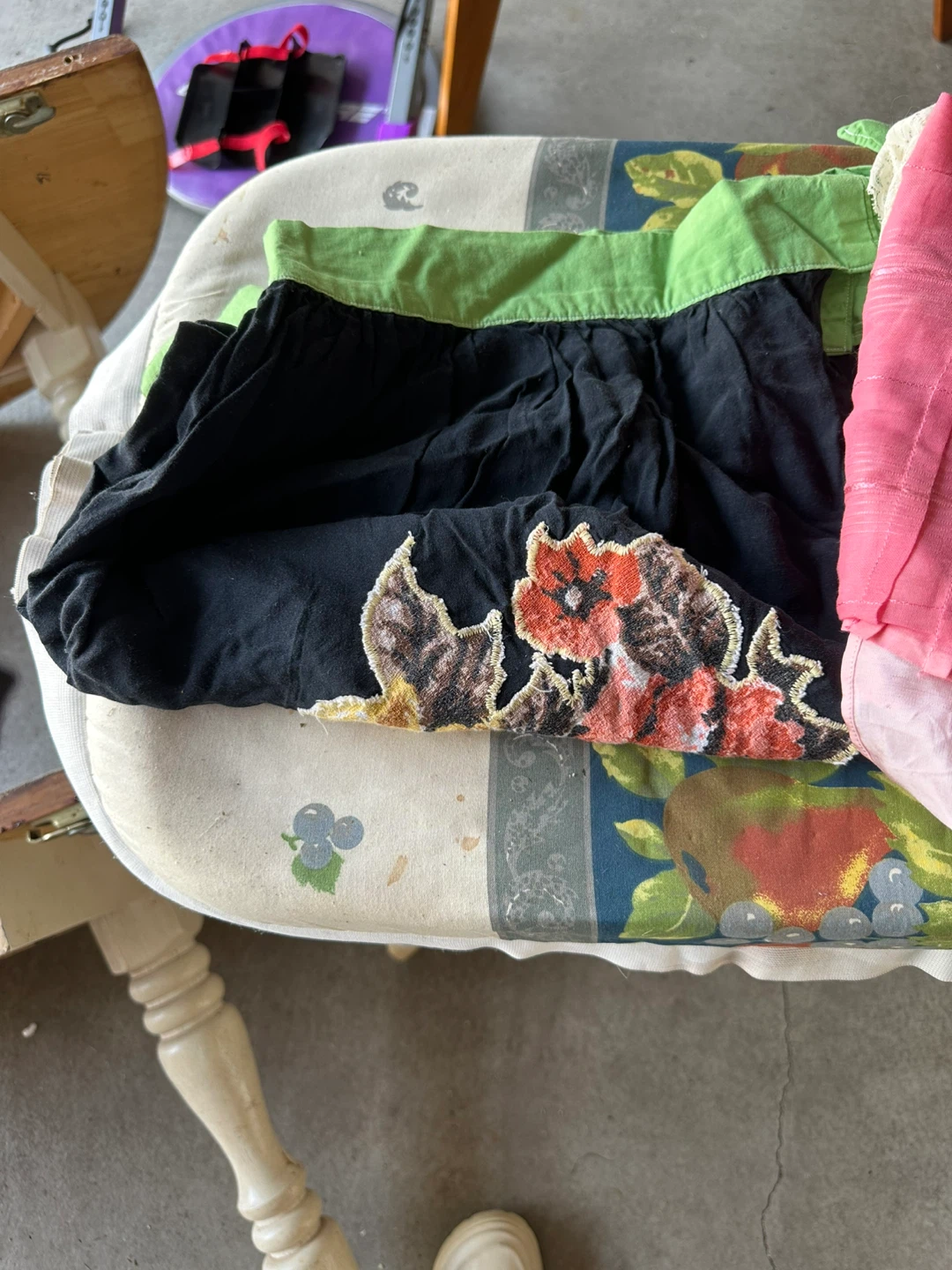 Assorted Vintage Fabric Aprons - photo 5