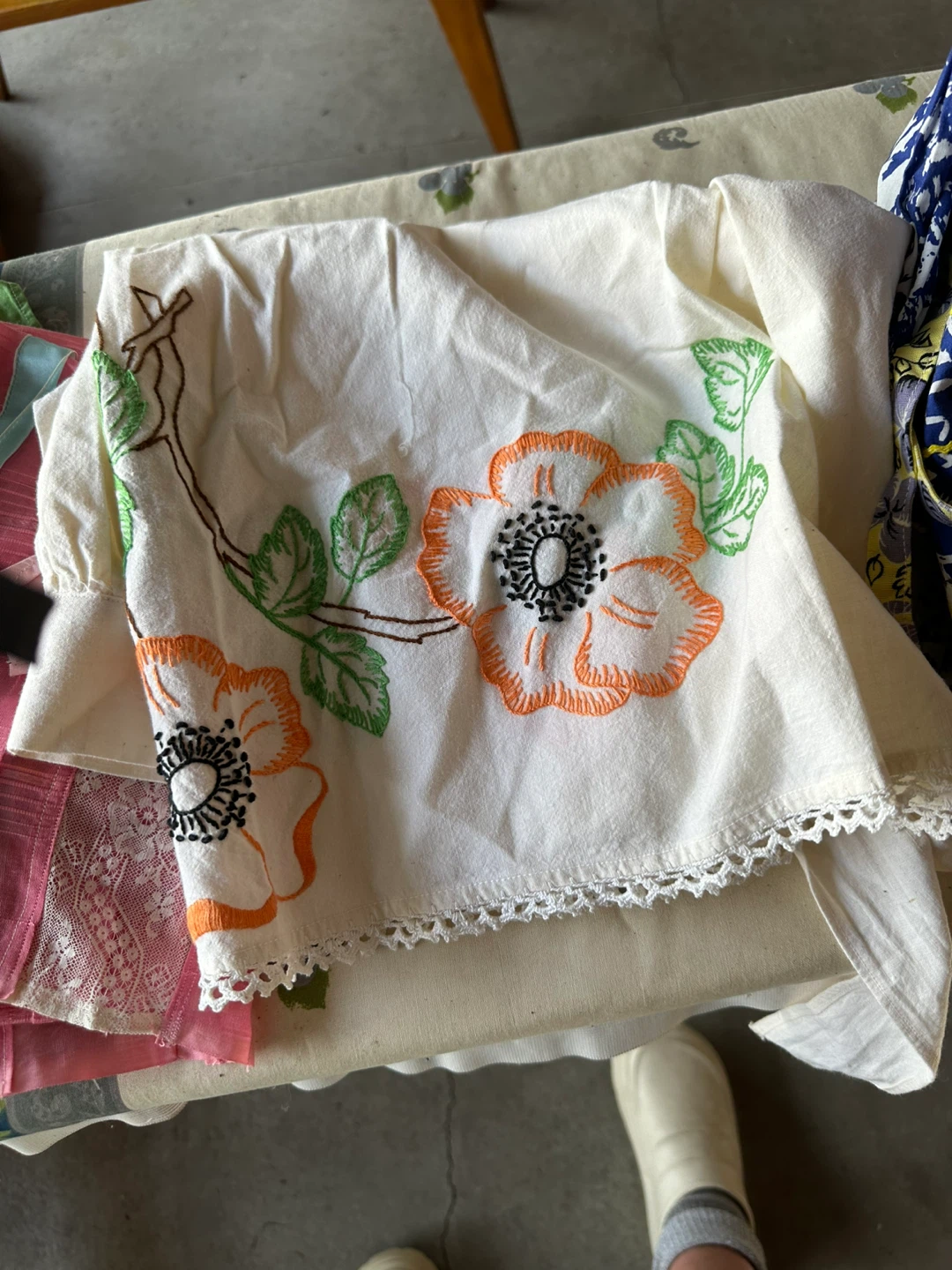 Assorted Vintage Fabric Aprons - photo 3