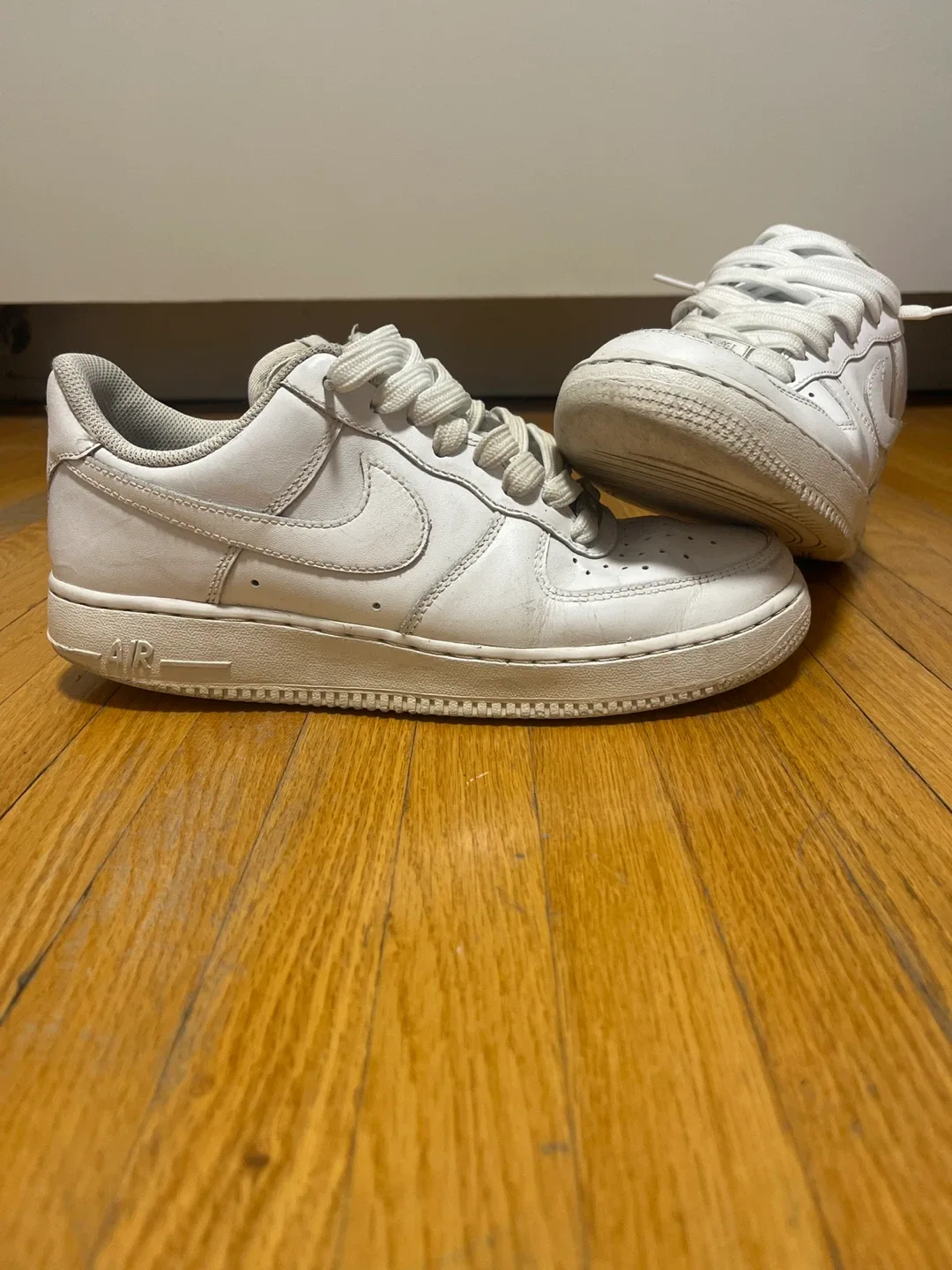 Nike Air Force 1 White Size 8 image indicator(2)