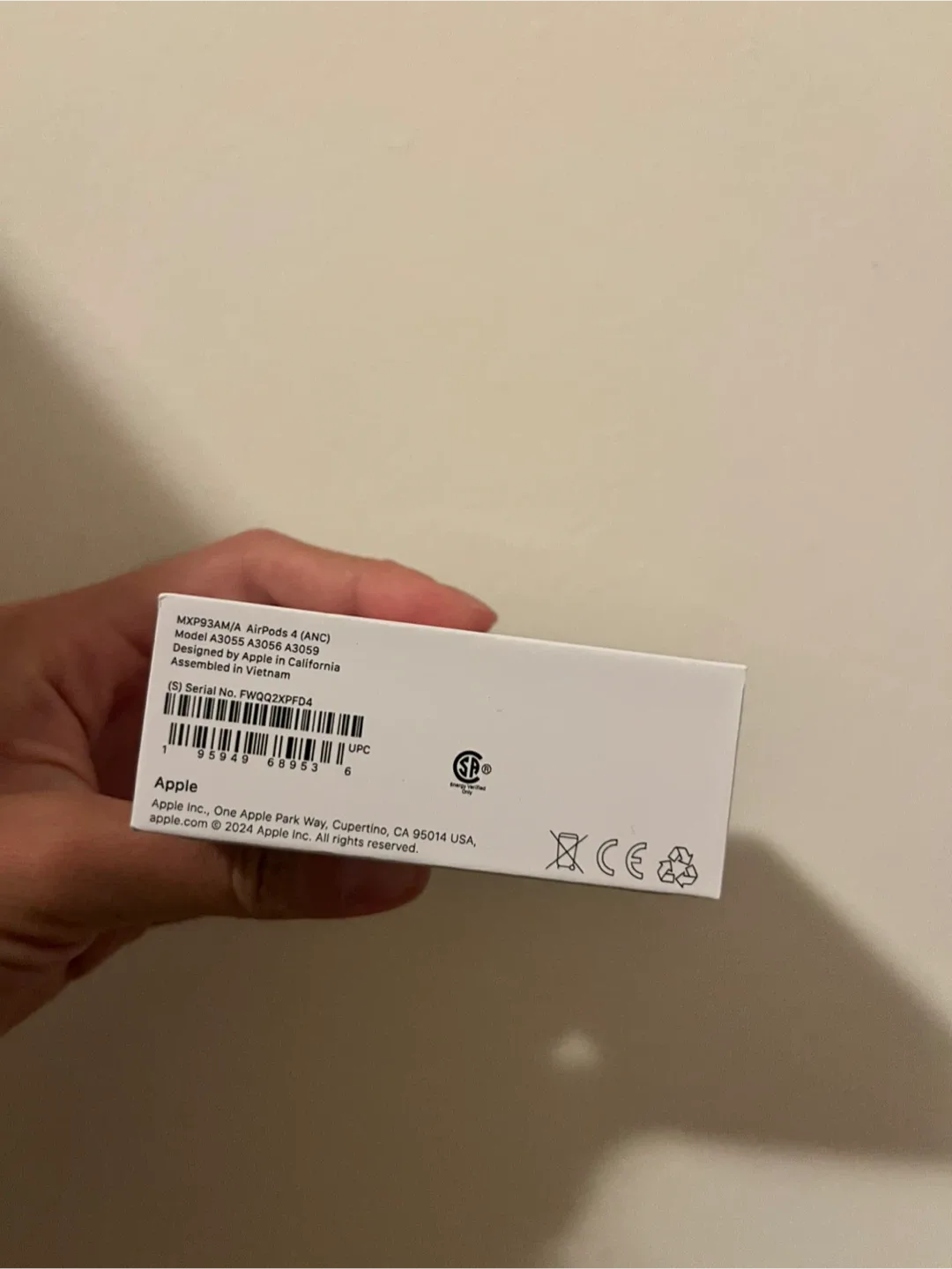 New Apple AirPods 4 with Active Noise Cancellation image indicator(2)