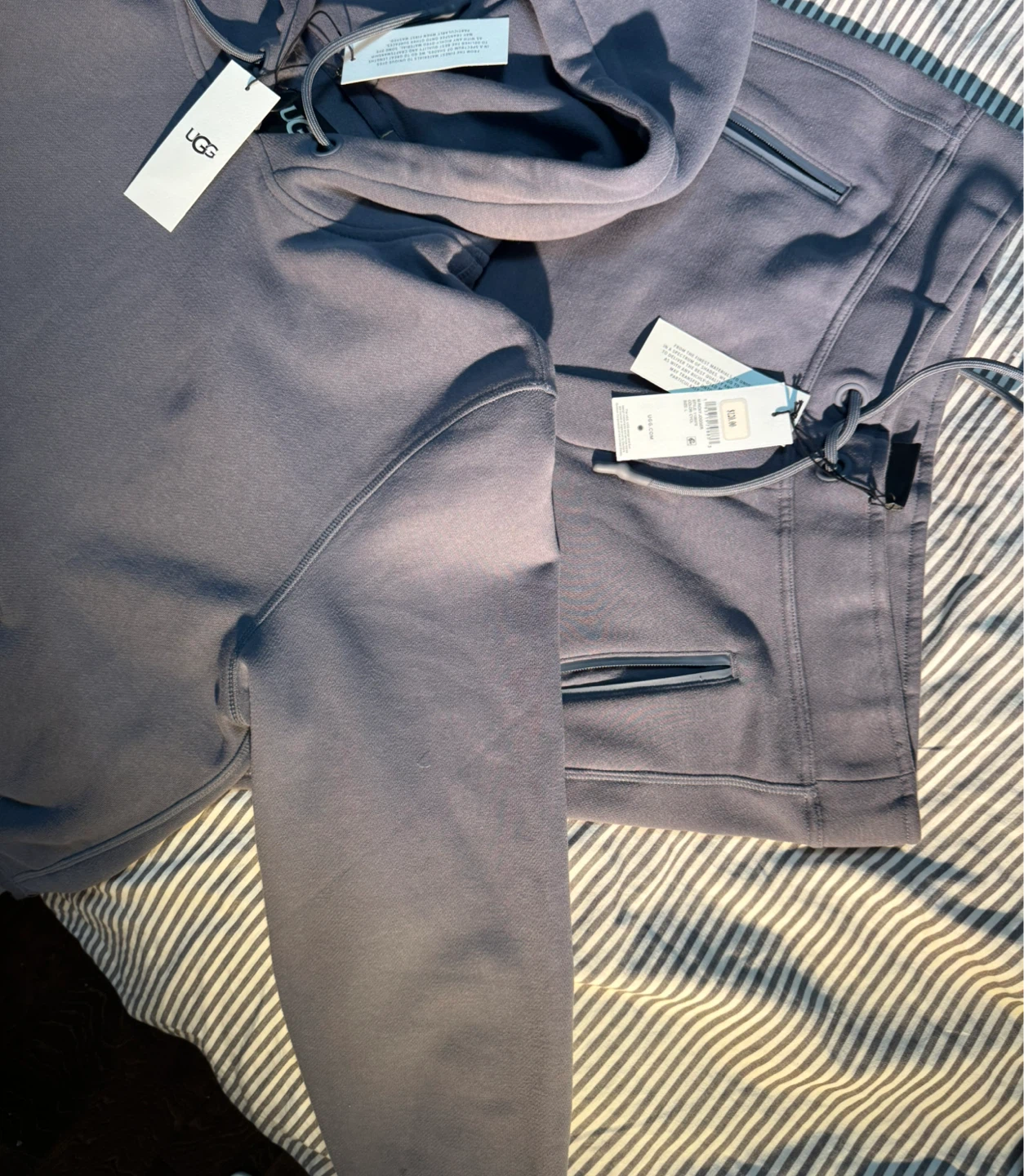 New UGG Hoodie & Sweatpants Set - Size L - photo 2