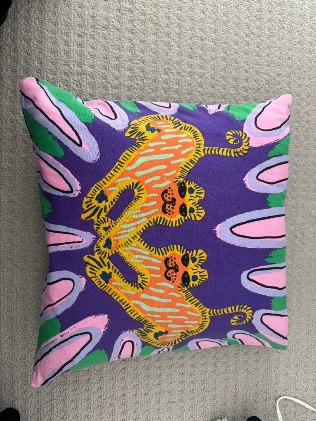 Assorted Home Decor - Pillows, Lamp, Stuffed Animals image indicator(4)