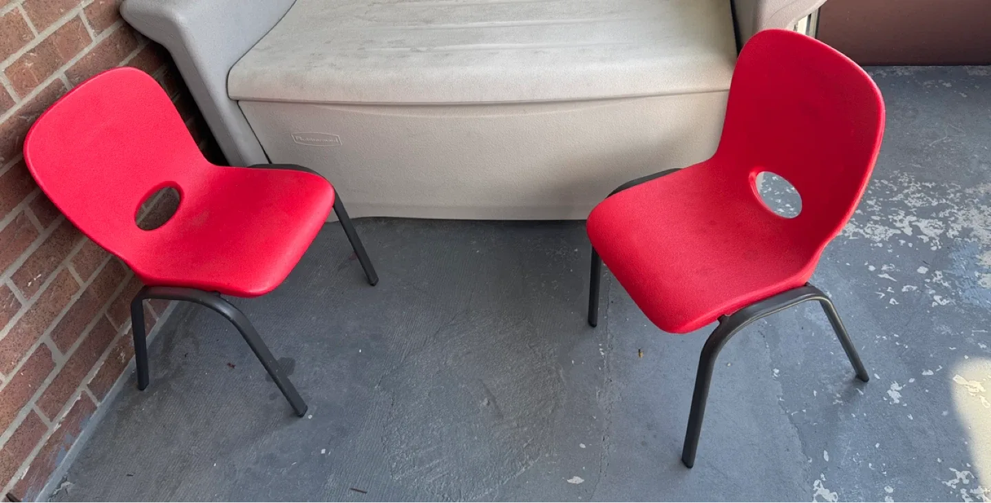 🥕 Red Plastic Kids Chairs - Set of 2 thumbnail