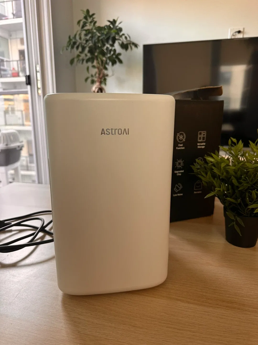 AstroAI Mini Fridge 6L - White