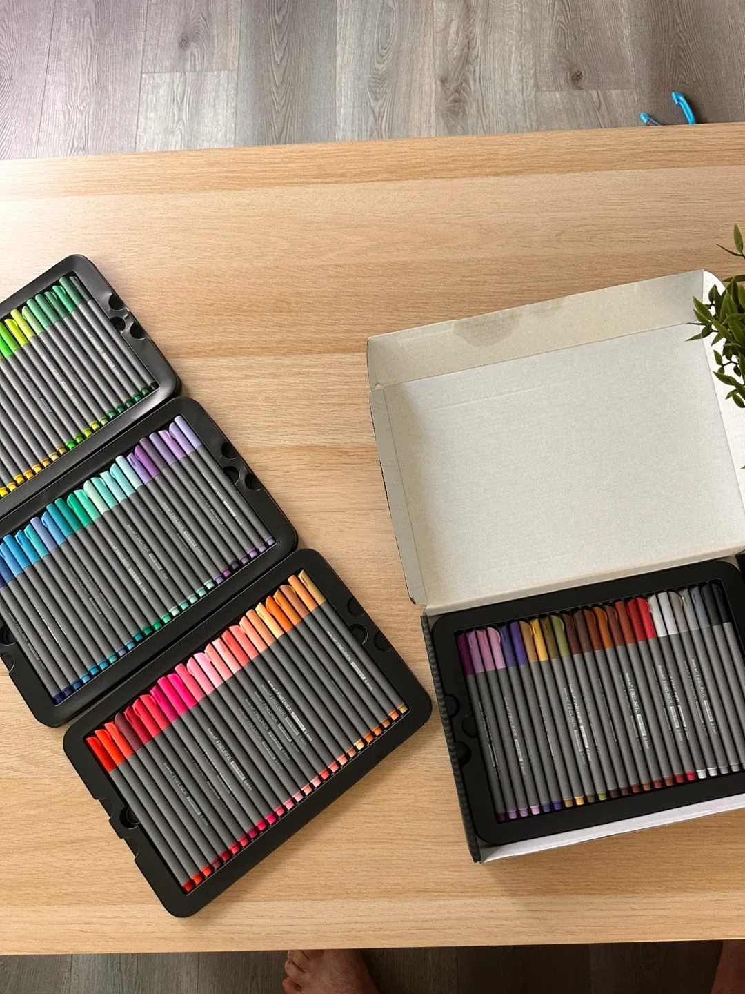 Shuttle Art Fineliner Color Pens - 100 Colors thumbnail