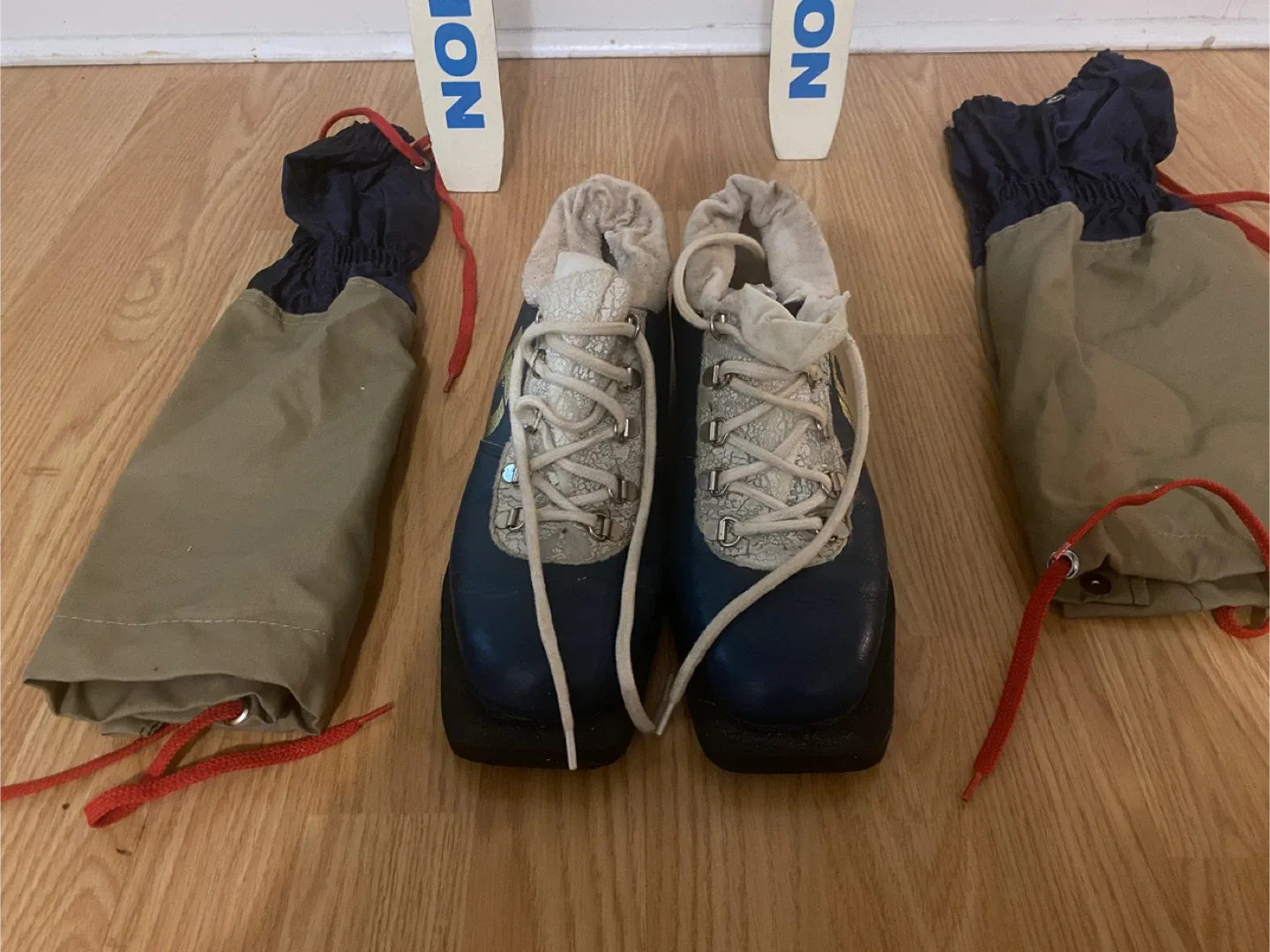 Vintage Nordic Ski set image indicator(4)