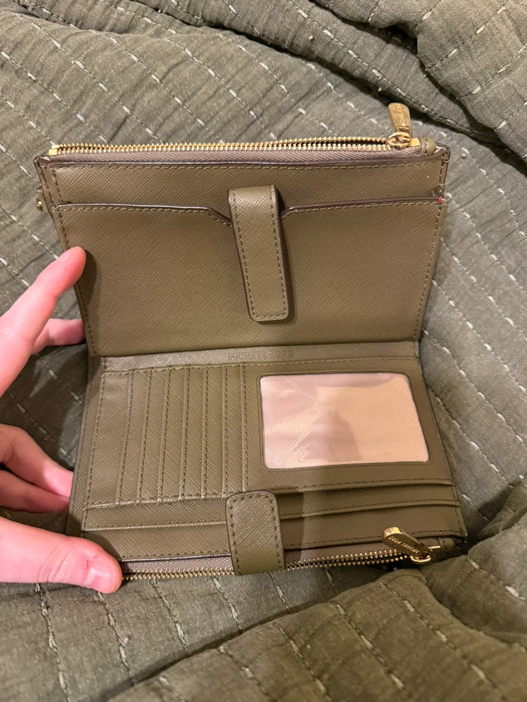 Michael Kors Jet Set Travel Wallet image indicator(2)