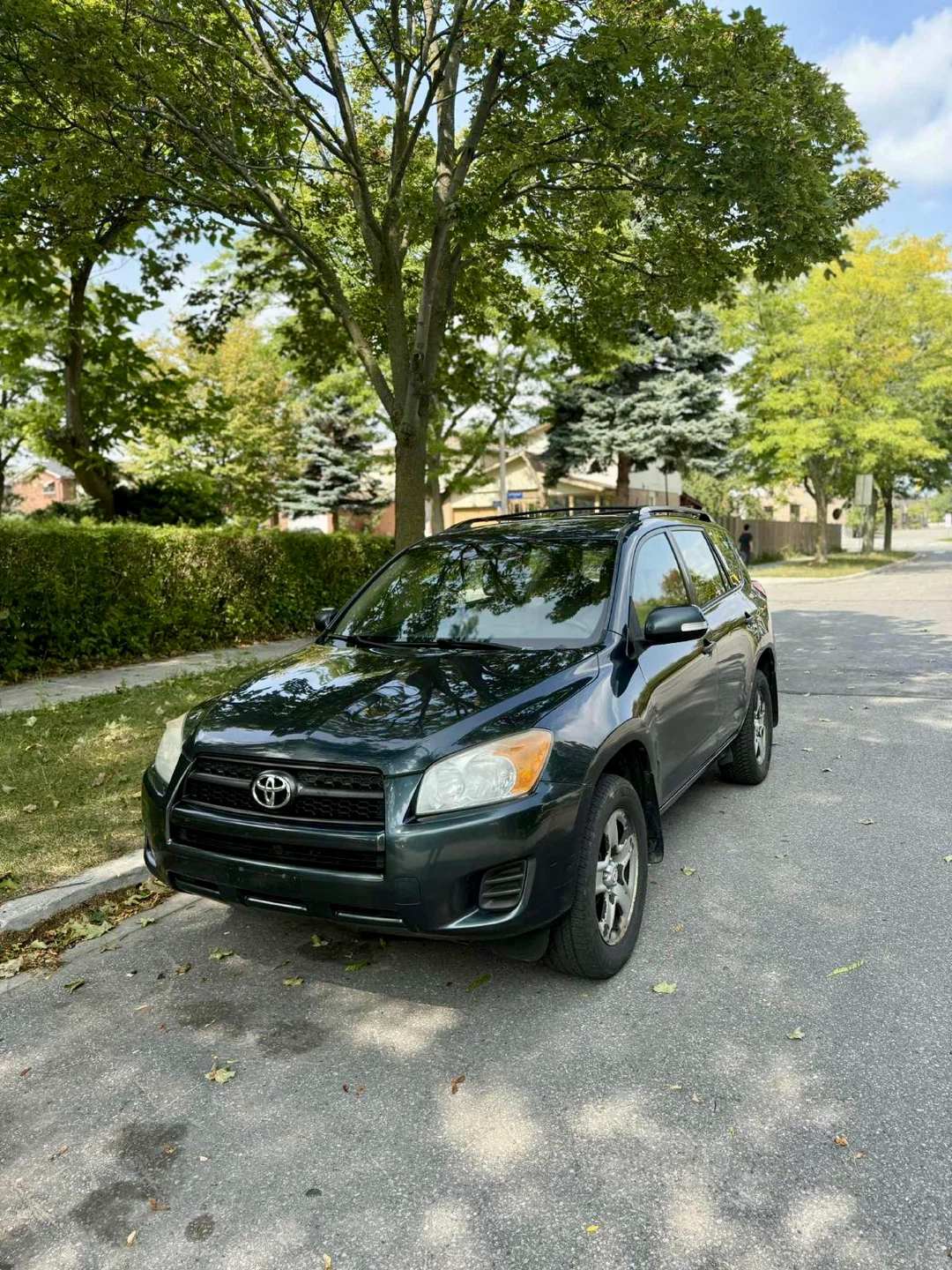 2010 Toyota RAV4 - photo 2