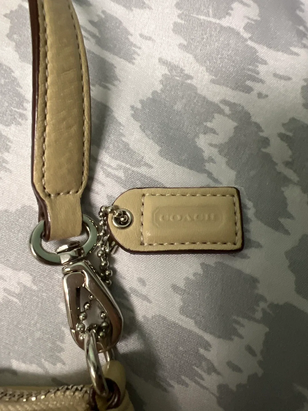 Coach Signature Collection Beige Leather Bag image indicator(2)