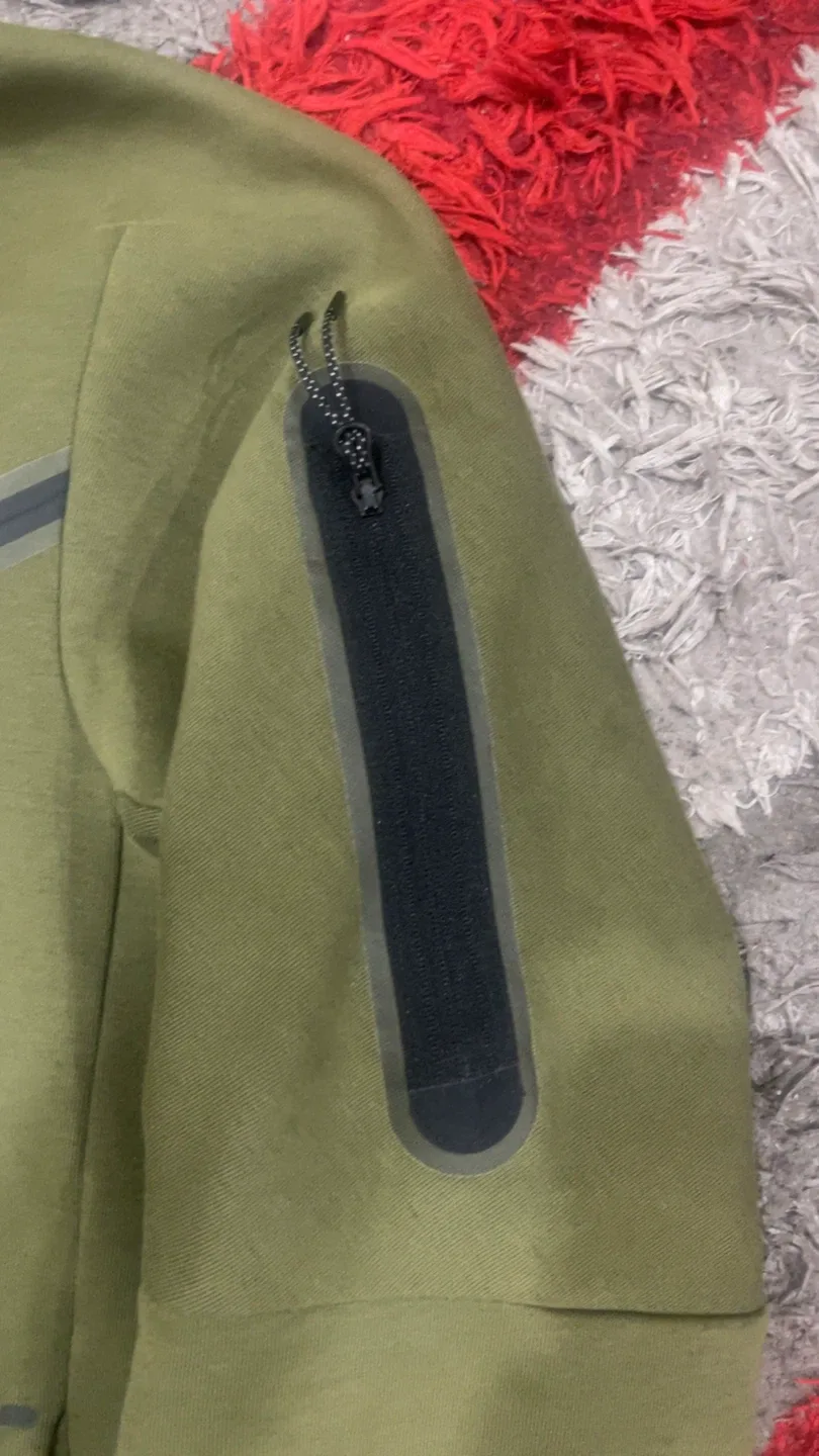 Nike Tech Fleece Hoodie - Olive image indicator(6)