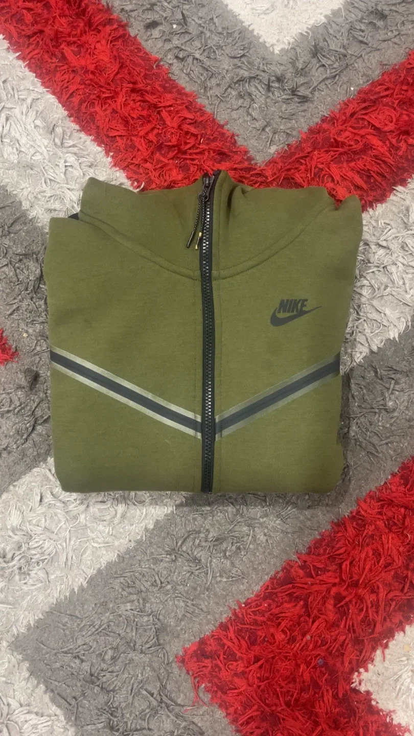 Nike Tech Fleece Hoodie - Olive image indicator(8)