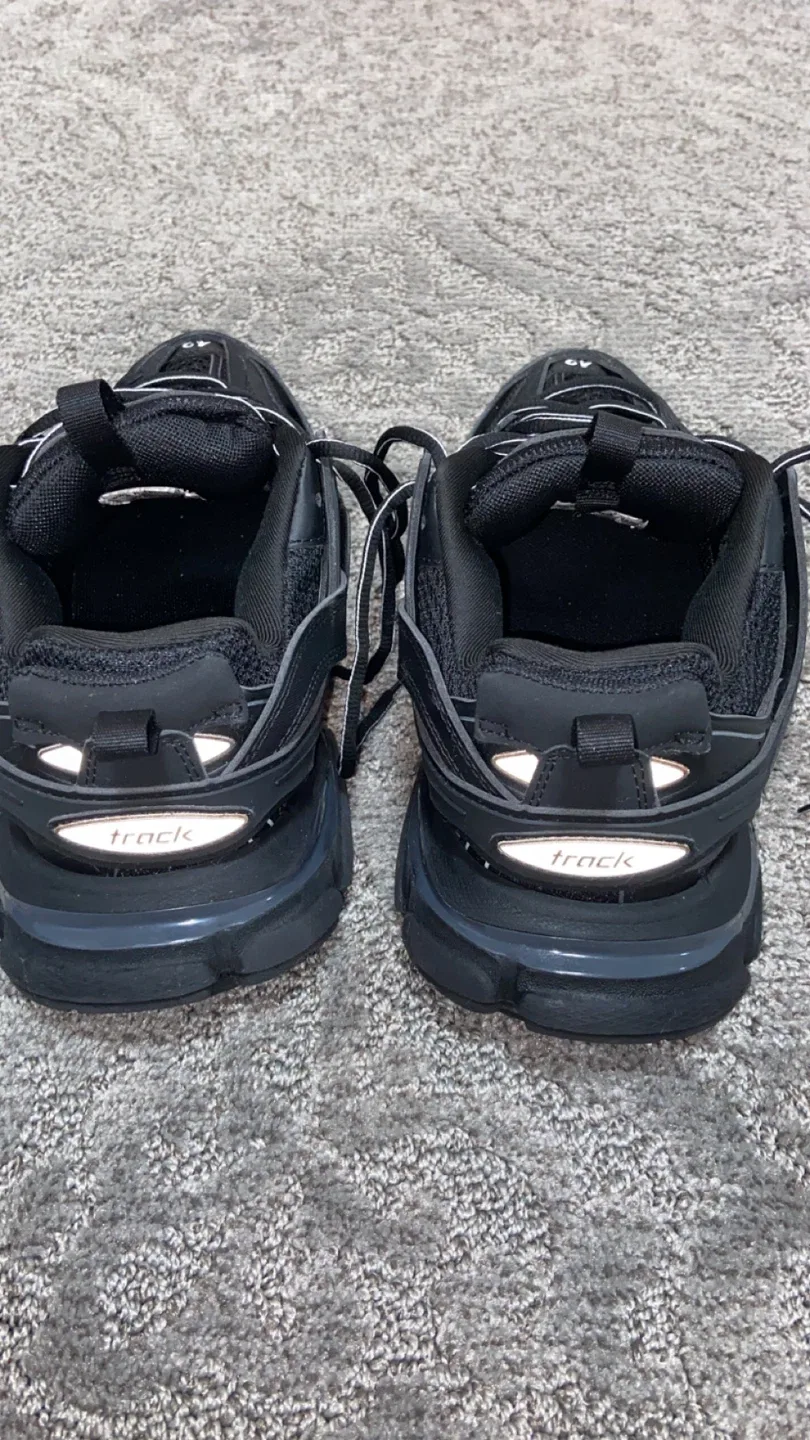 Balenciaga Tracks Size 9 (42) image indicator(2)