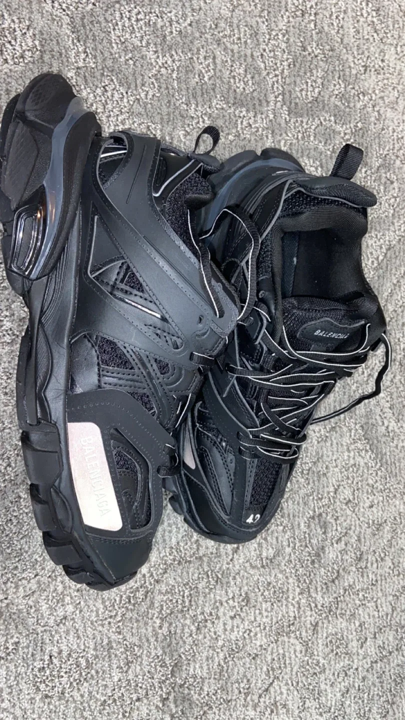 Balenciaga Tracks Size 9 (42) image indicator(3)